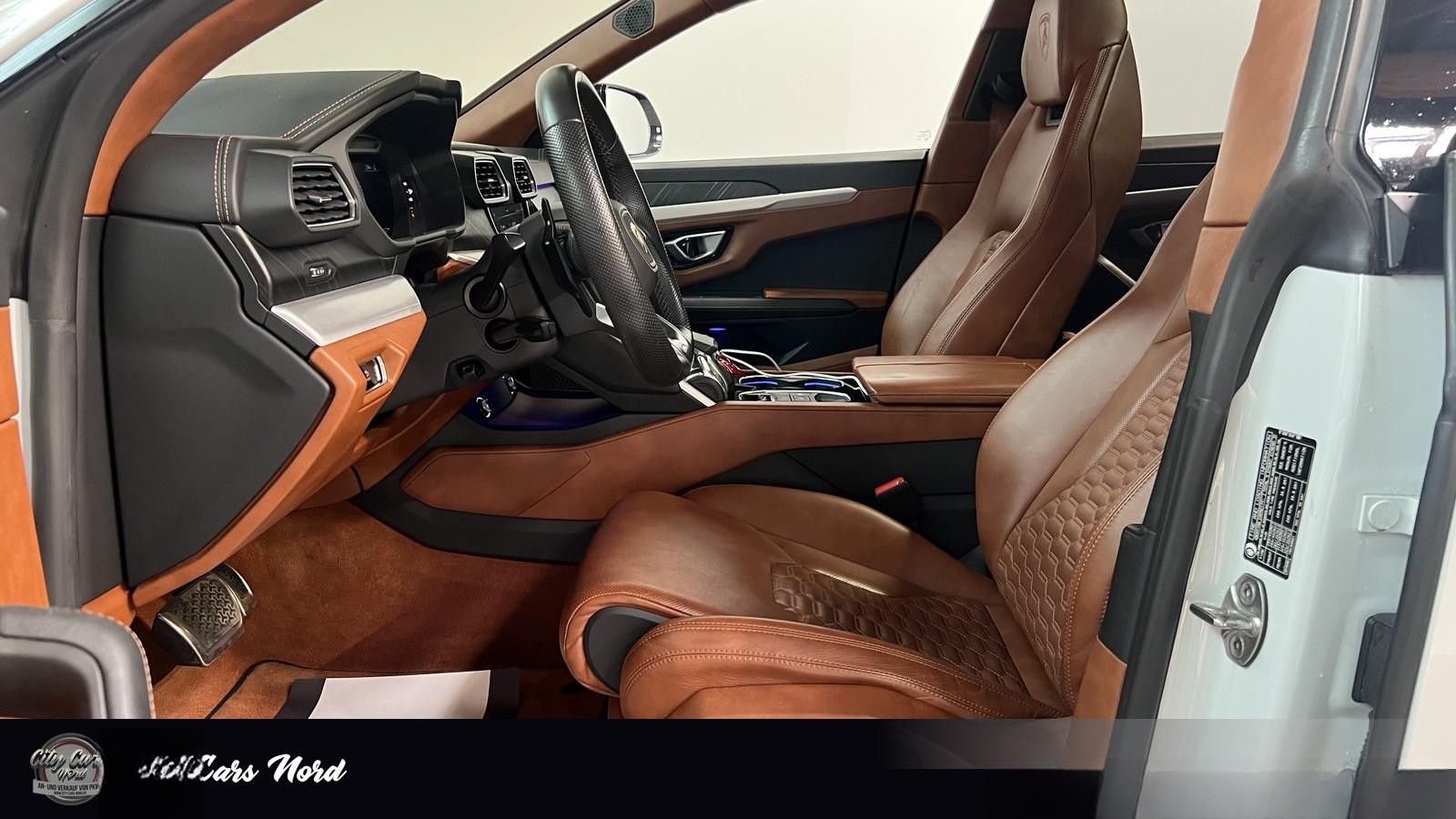 Lamborghini Urus 24 ZOLL-AKRAPOVIC-B&O-360° foto 13