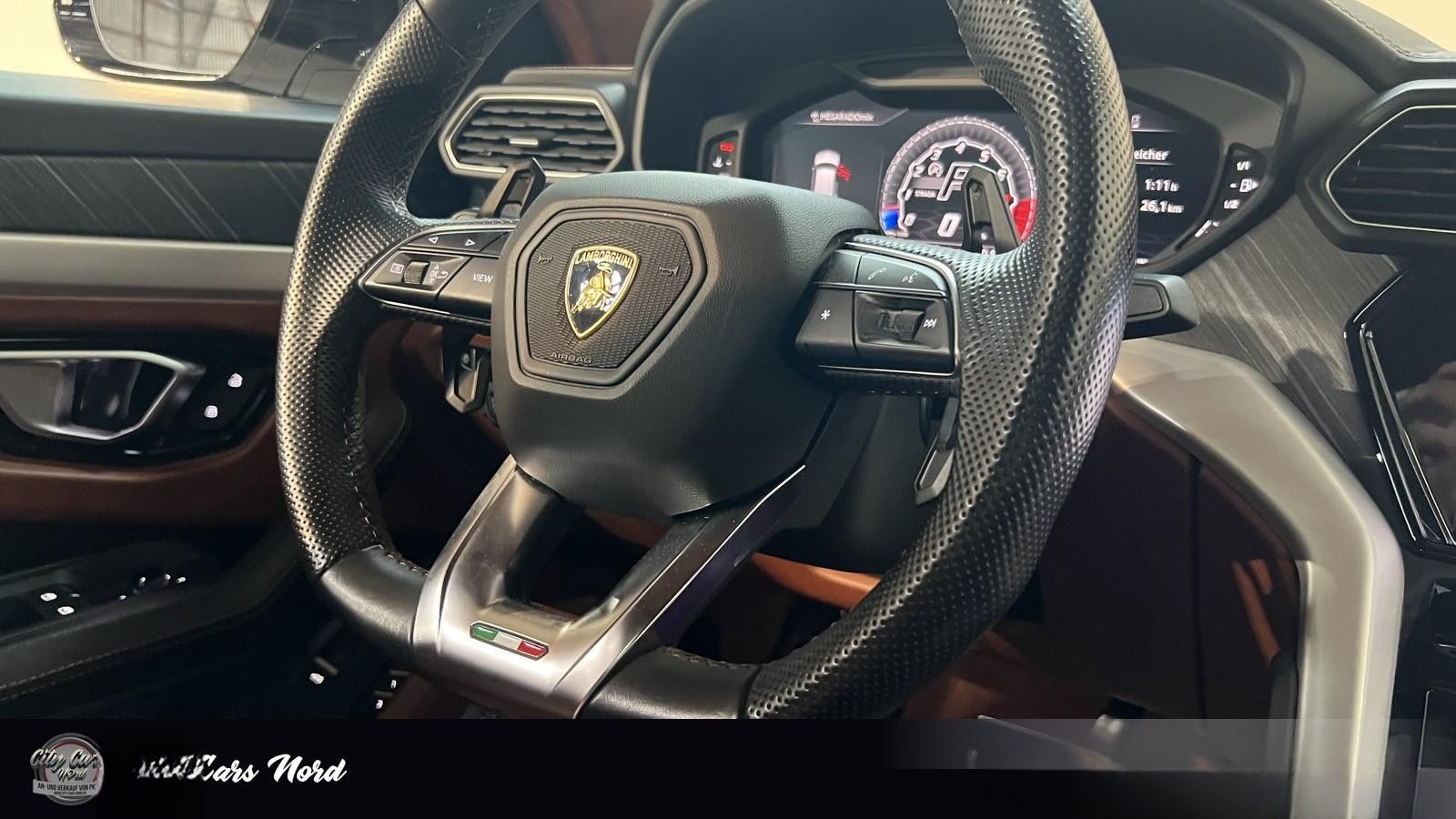 Lamborghini Urus 24 ZOLL-AKRAPOVIC-B&O-360° foto 19