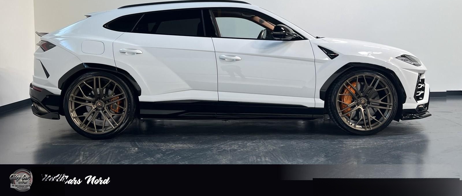 Lamborghini Urus 24 ZOLL-AKRAPOVIC-B&O-360° foto 6