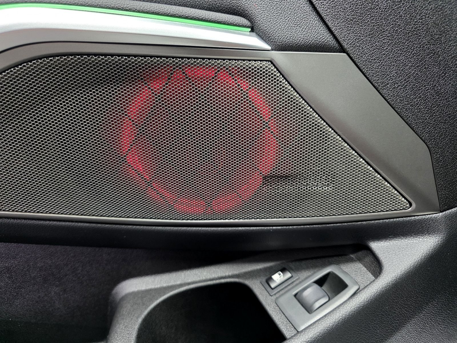 BMW 330e xDrive M SPORT, e.DACH, LED, HUD, R-KAMERA foto 16