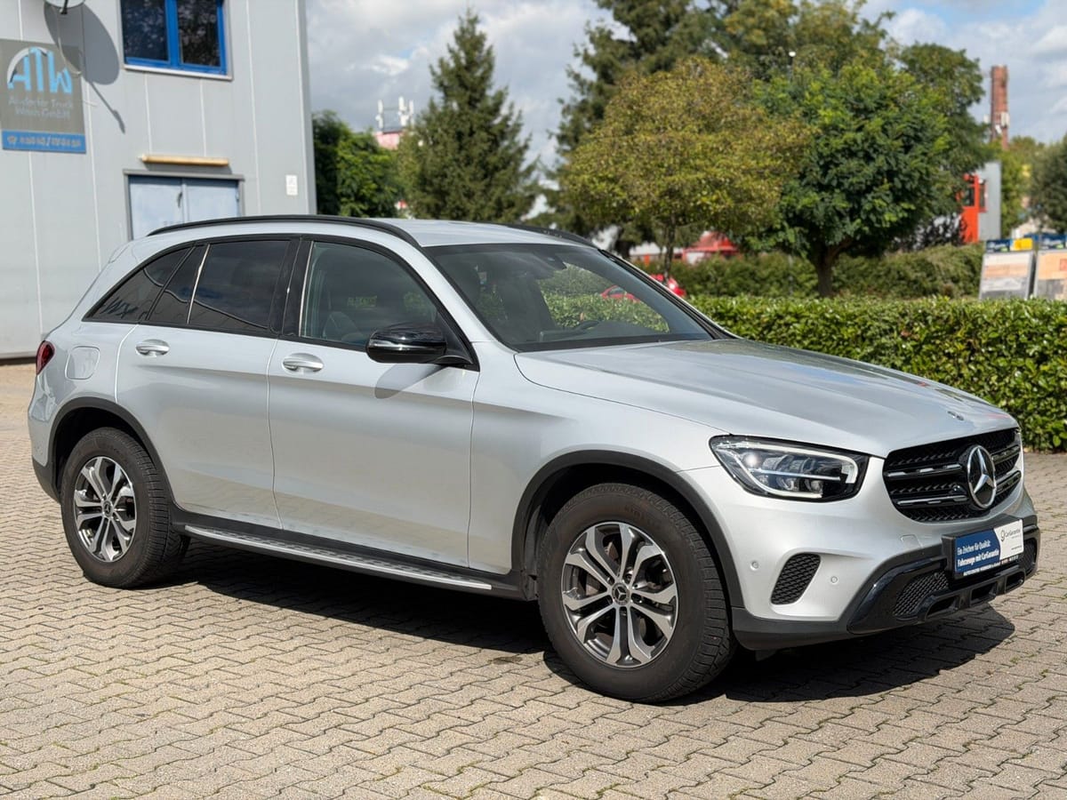 Mercedes-Benz GLC 220 d 4Matic Night Kamera Business foto 1