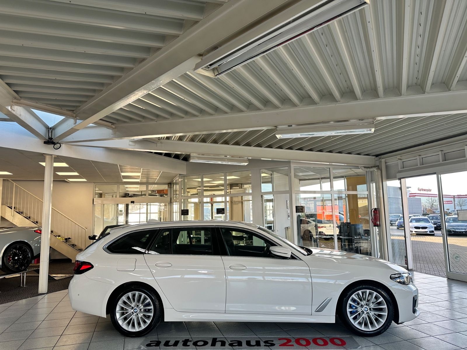 BMW 530d xDrive M Sportpaket AUT./LED/CAM/AHK/SOFT C foto 2