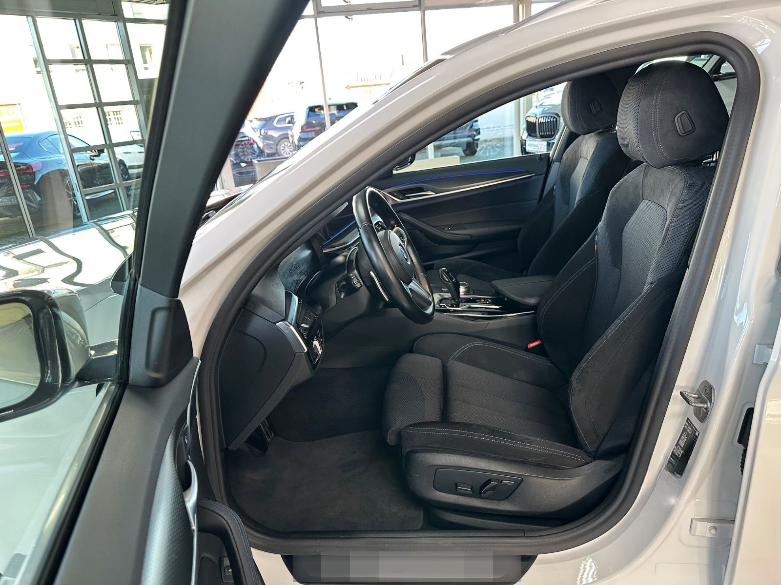 BMW 530d xDrive M Sportpaket AUT./LED/CAM/AHK/SOFT C foto 7