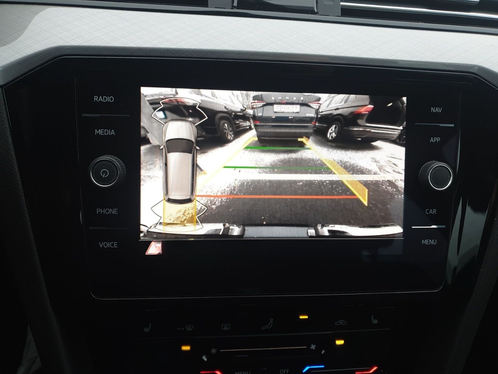 Volkswagen Passat Variant 2.0 TDI DSG BUSINESS +LED +ACC +R foto 13