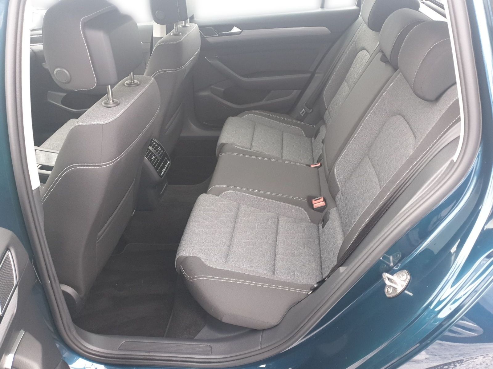Volkswagen Passat Variant 2.0 TDI DSG BUSINESS +LED +ACC +R foto 14