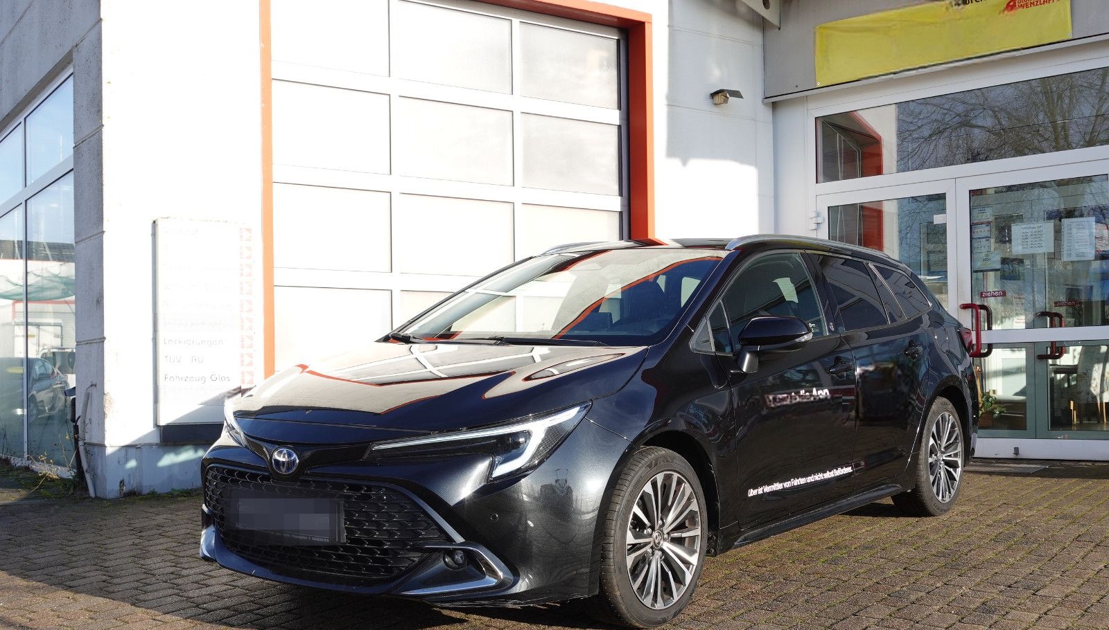 Toyota Corolla 1,8 Hybrid Team D TS Uber foto 2
