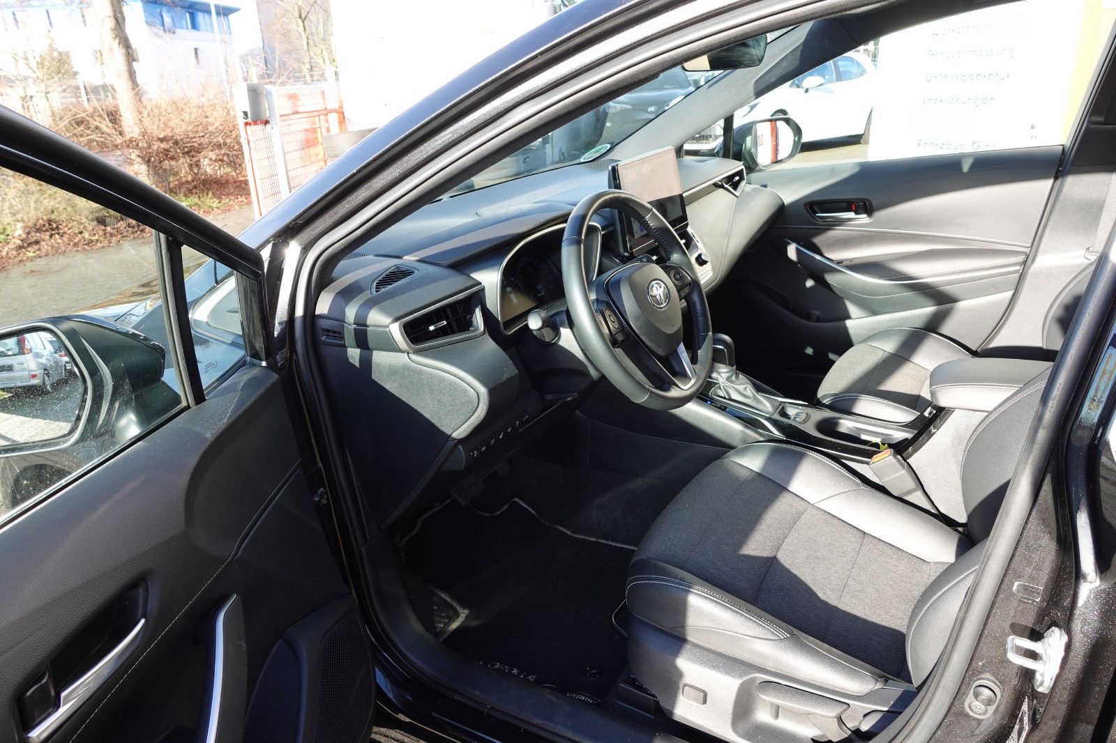 Toyota Corolla 1,8 Hybrid Team D TS Uber foto 5