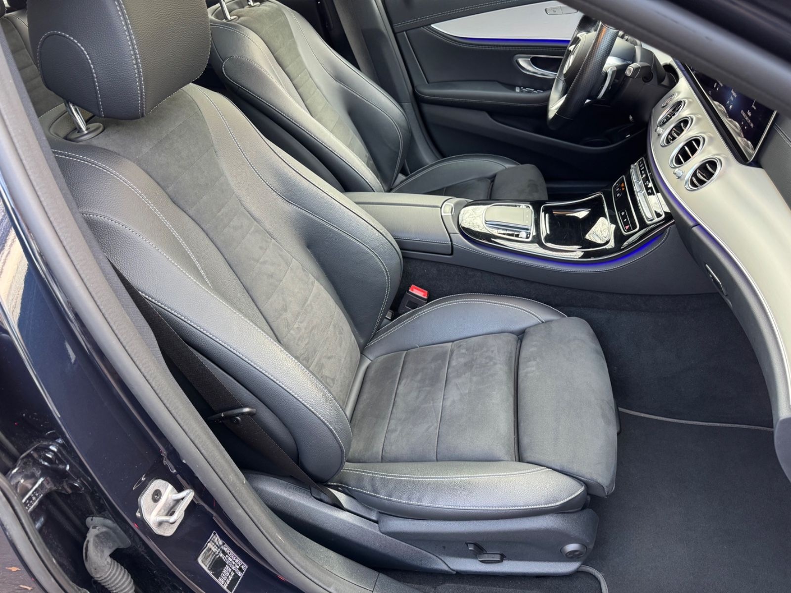 Mercedes-Benz E 300 de t AMG-PANO-LUFT-LED- foto 15
