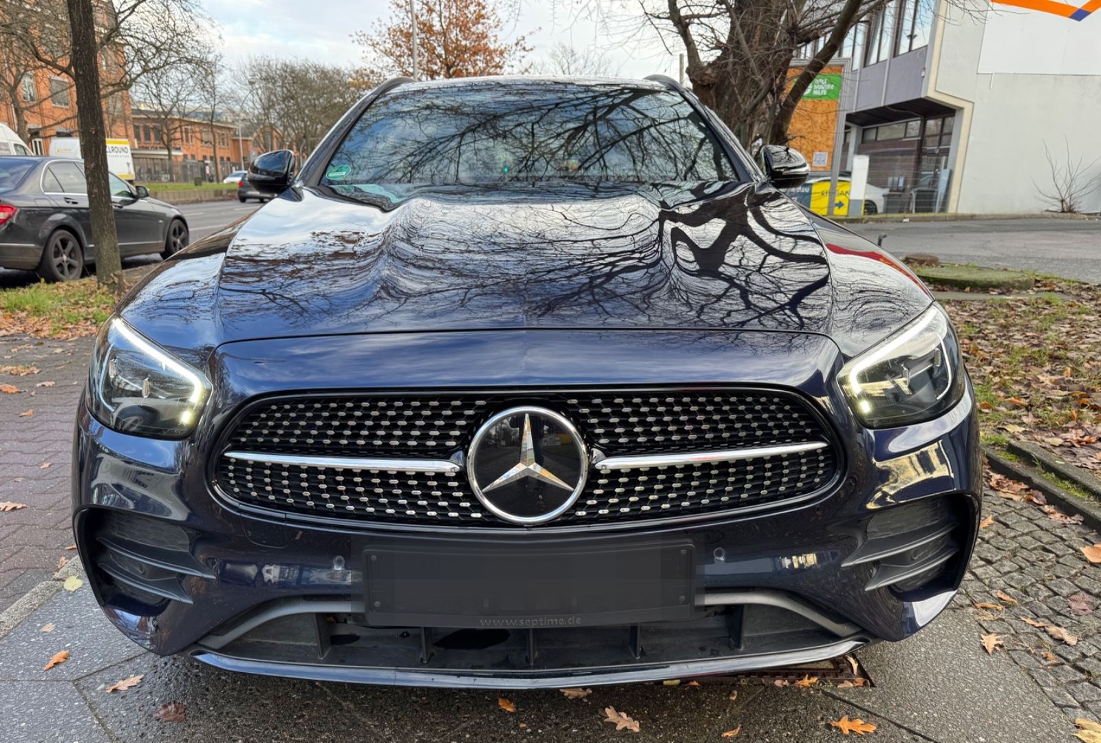 Mercedes-Benz E 300 de t AMG-PANO-LUFT-LED- foto 3