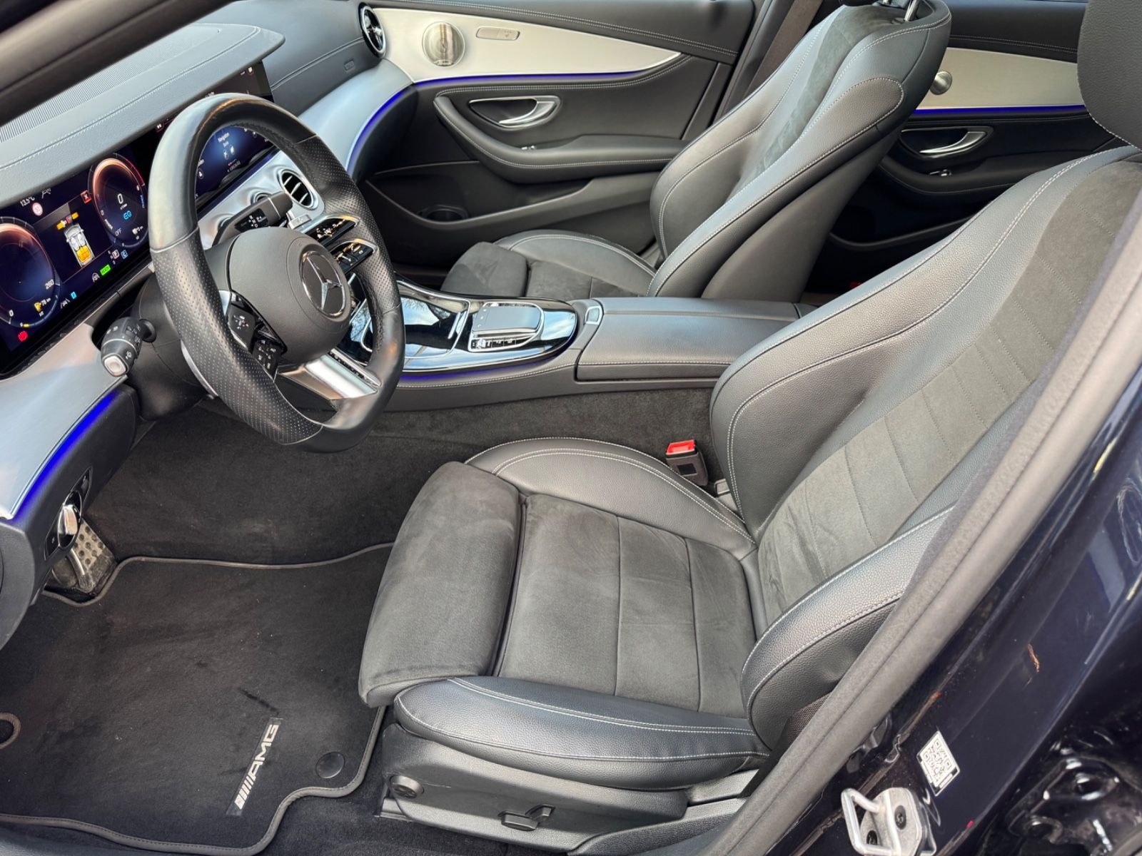 Mercedes-Benz E 300 de t AMG-PANO-LUFT-LED- foto 24