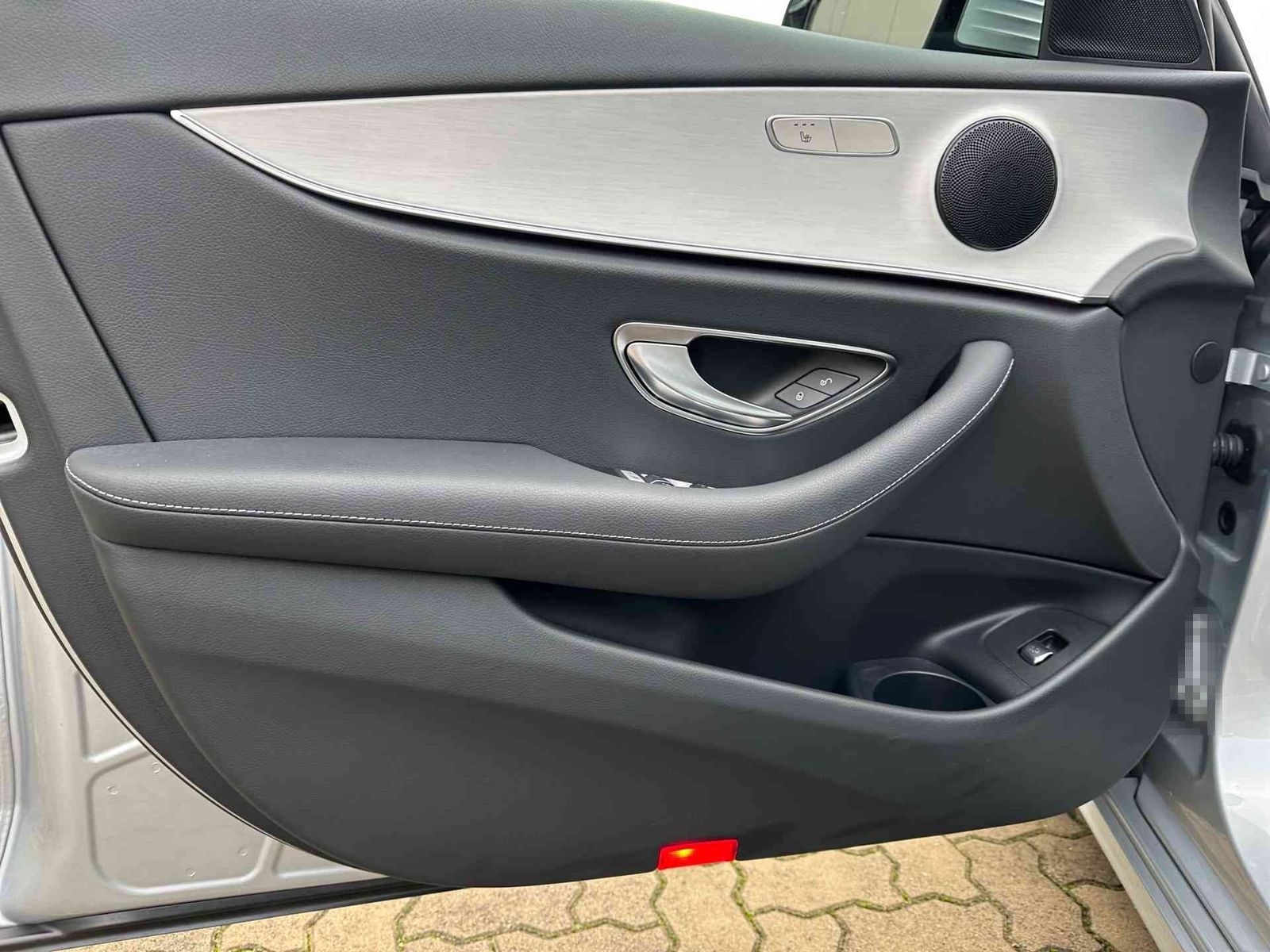 Mercedes-Benz E 220 d T Avantgarde+MBUX+Kam+M-BEAM+Key+EASY-P. foto 18