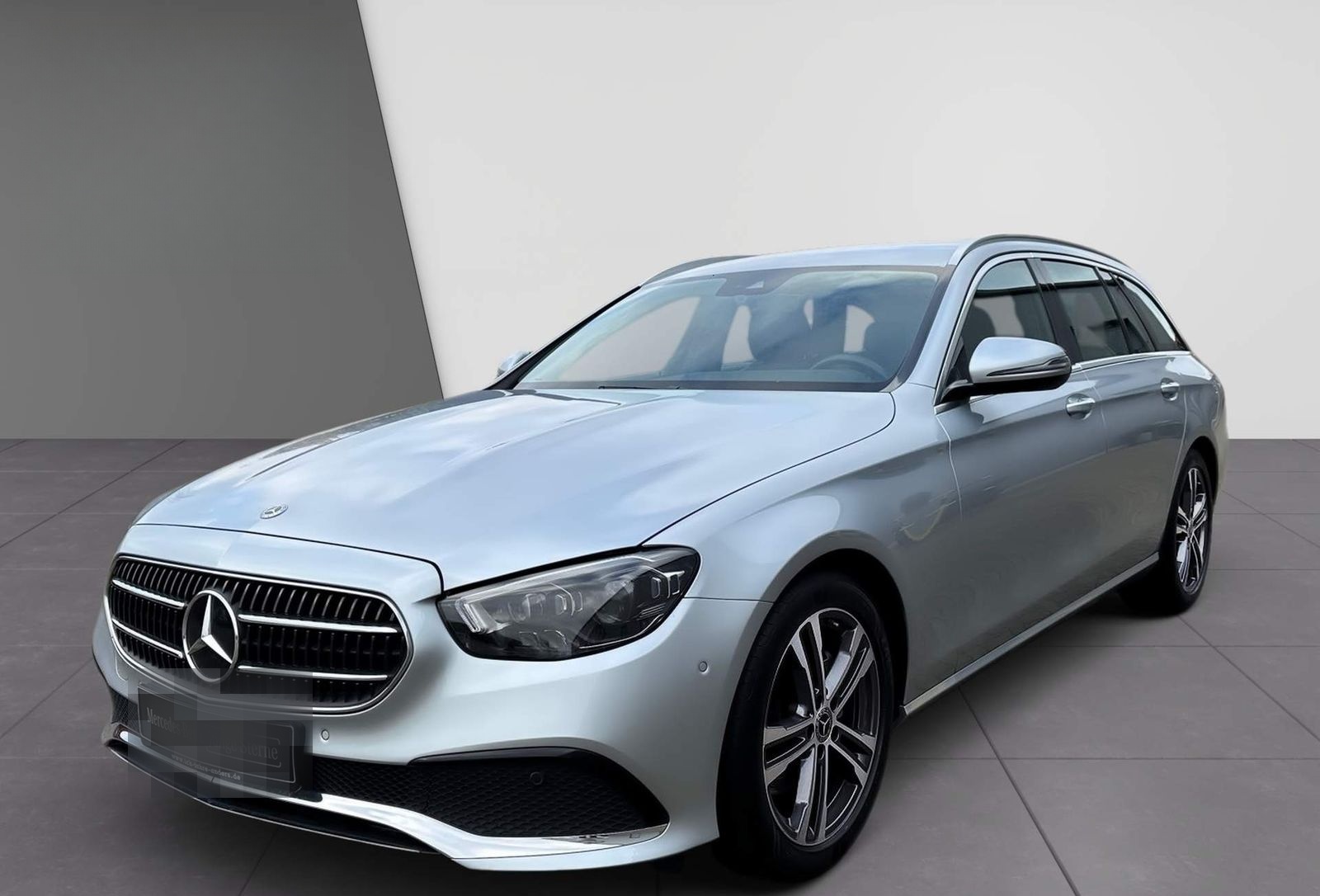 Mercedes-Benz E 220 d T Avantgarde+MBUX+Kam+M-BEAM+Key+EASY-P. foto 3