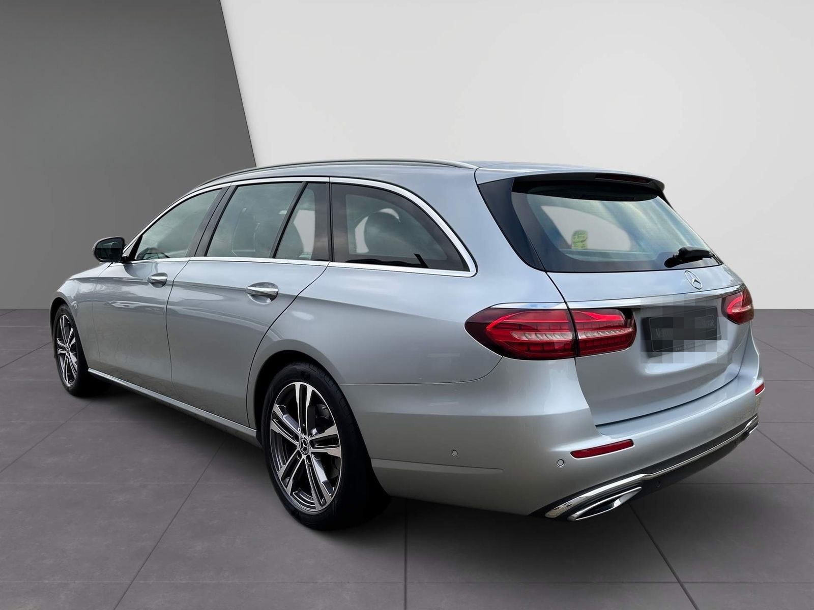 Mercedes-Benz E 220 d T Avantgarde+MBUX+Kam+M-BEAM+Key+EASY-P. foto 4