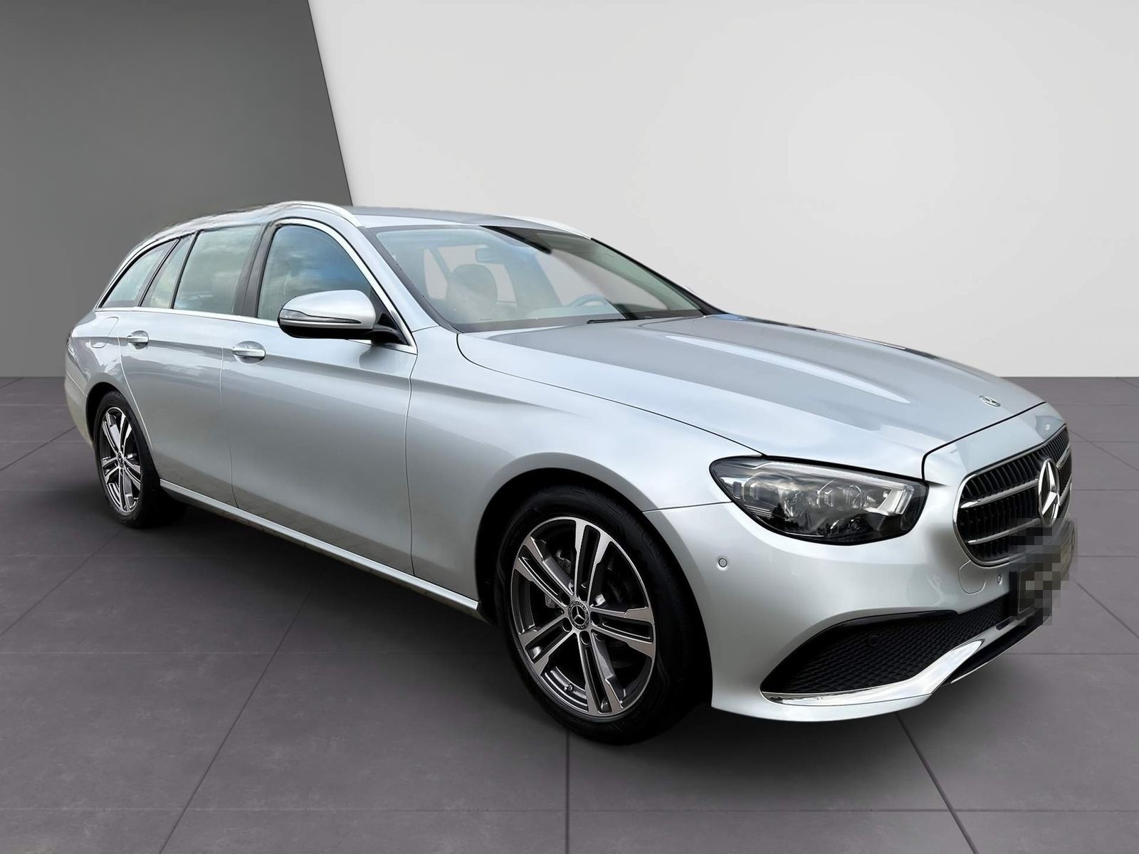 Mercedes-Benz E 220 d T Avantgarde+MBUX+Kam+M-BEAM+Key+EASY-P. foto 6