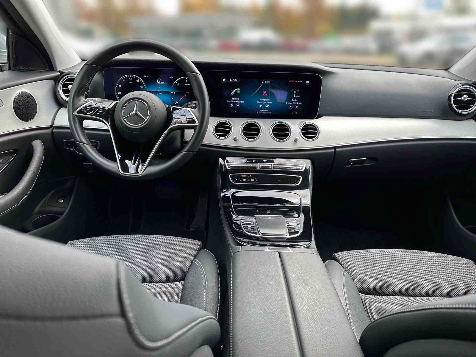 Mercedes-Benz E 220 d T Avantgarde+MBUX+Kam+M-BEAM+Key+EASY-P. foto 9