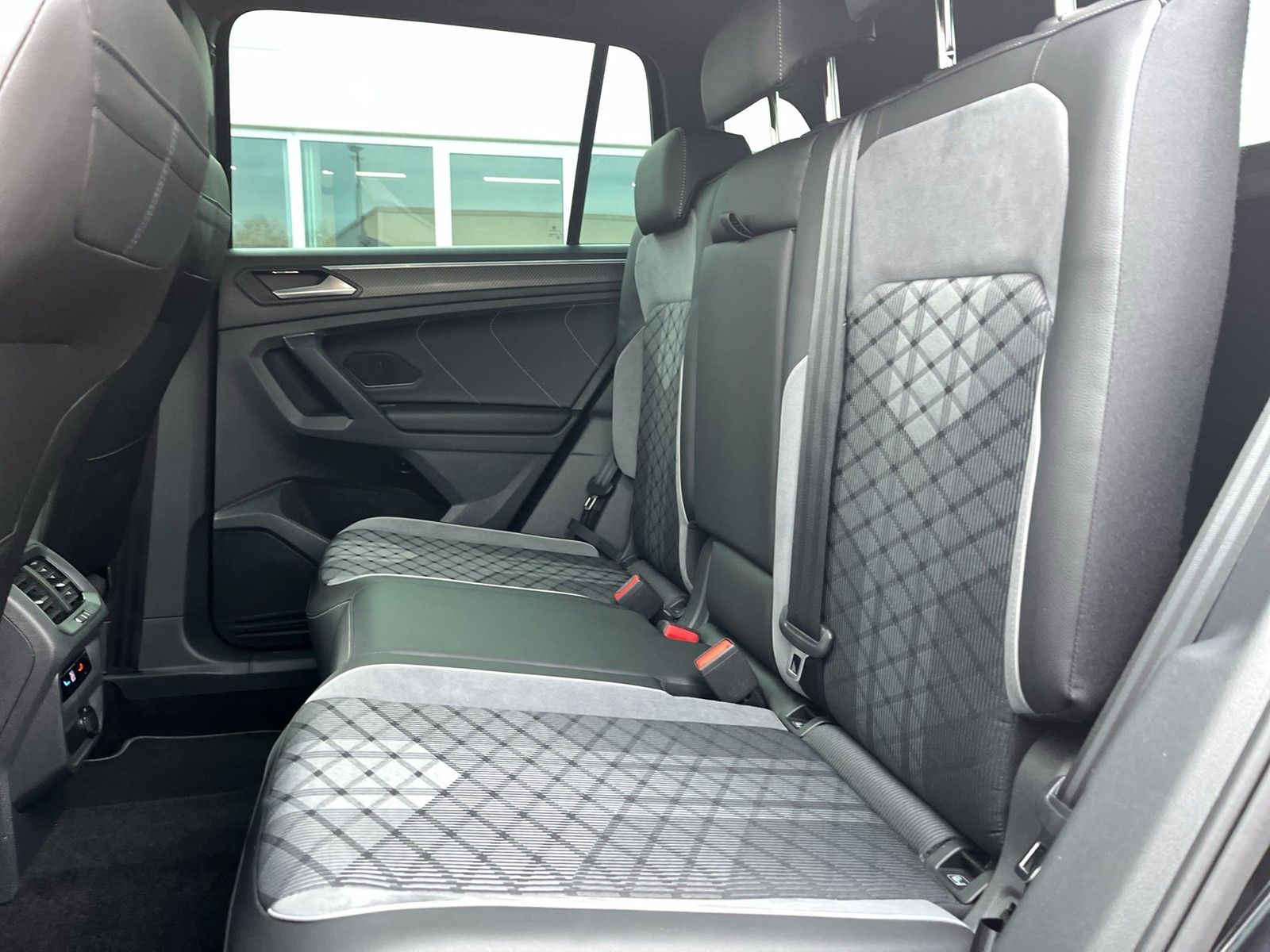Volkswagen Tiguan R-Line 1.5 TSI DSG Matrix Navi Kamera foto 10