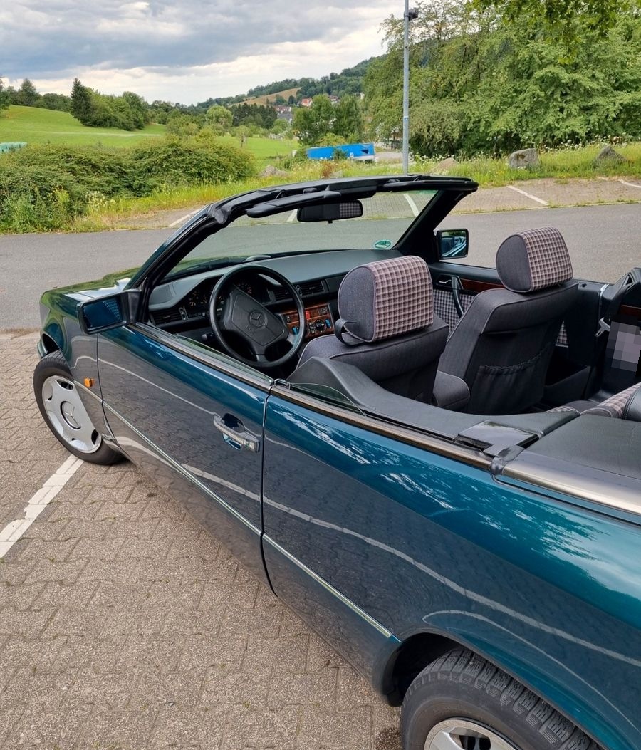 Mercedes-Benz E 200 Cabrio A124, Oldtimer H- Kennzeichen foto 2
