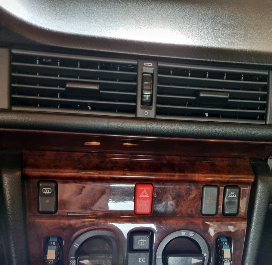 Mercedes-Benz E 200 Cabrio A124, Oldtimer H- Kennzeichen foto 13