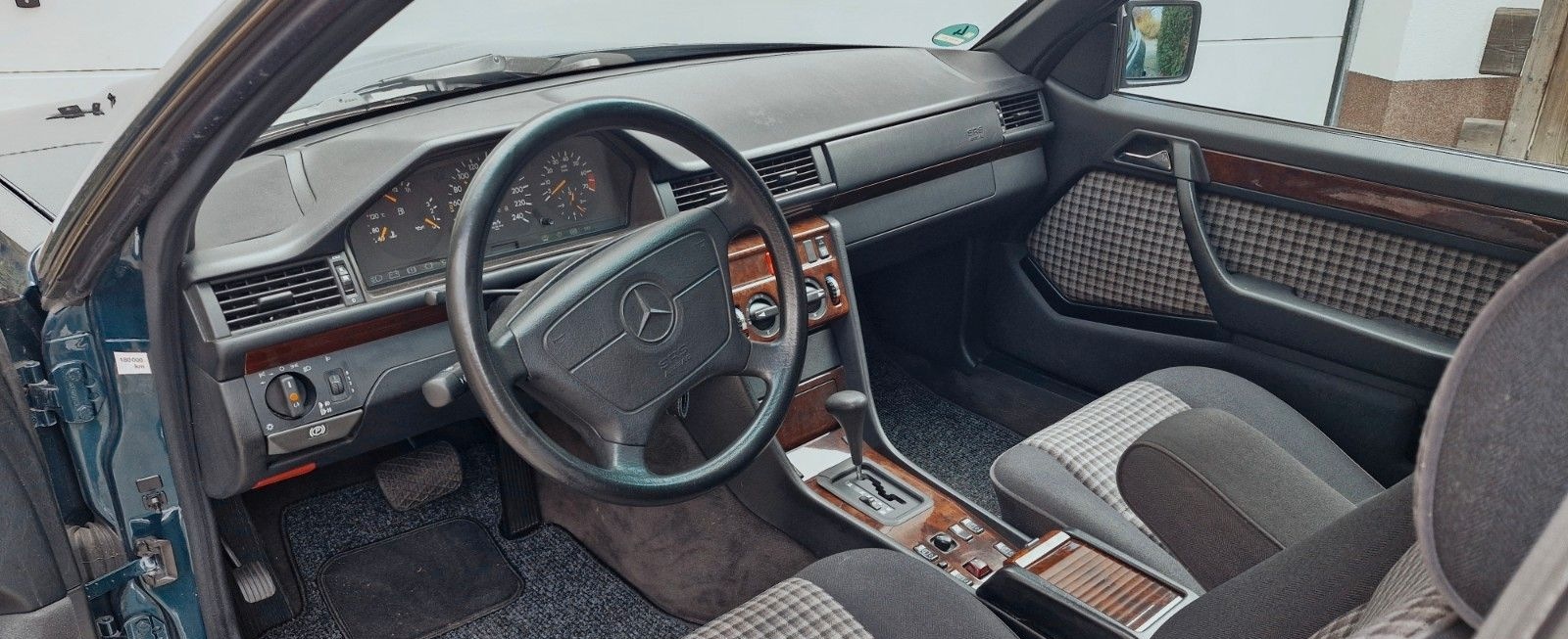 Mercedes-Benz E 200 Cabrio A124, Oldtimer H- Kennzeichen foto 14