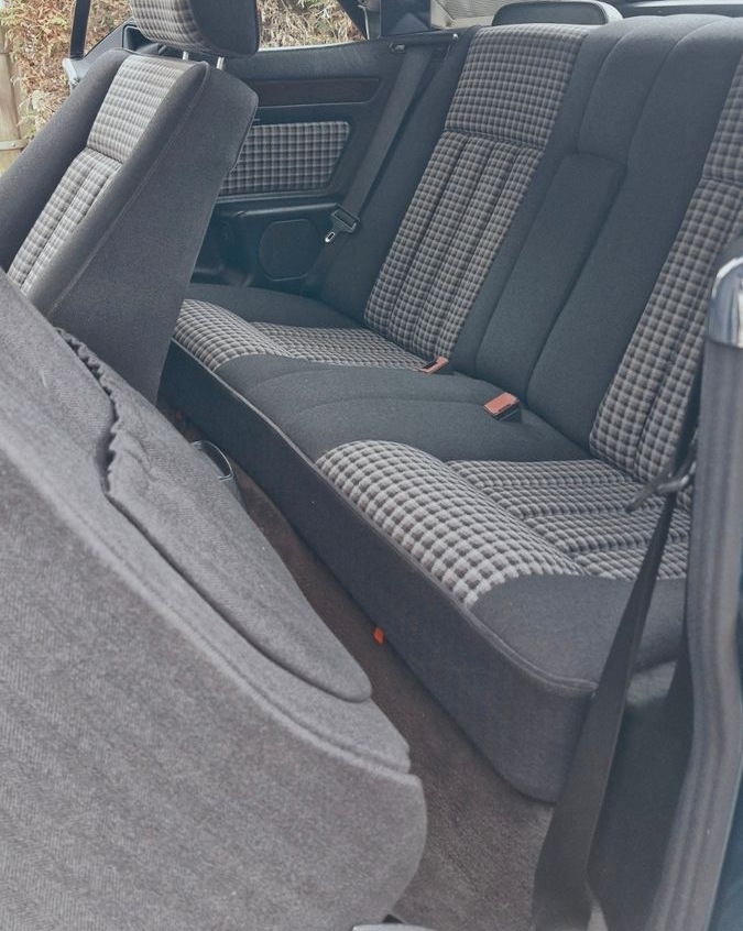 Mercedes-Benz E 200 Cabrio A124, Oldtimer H- Kennzeichen foto 17