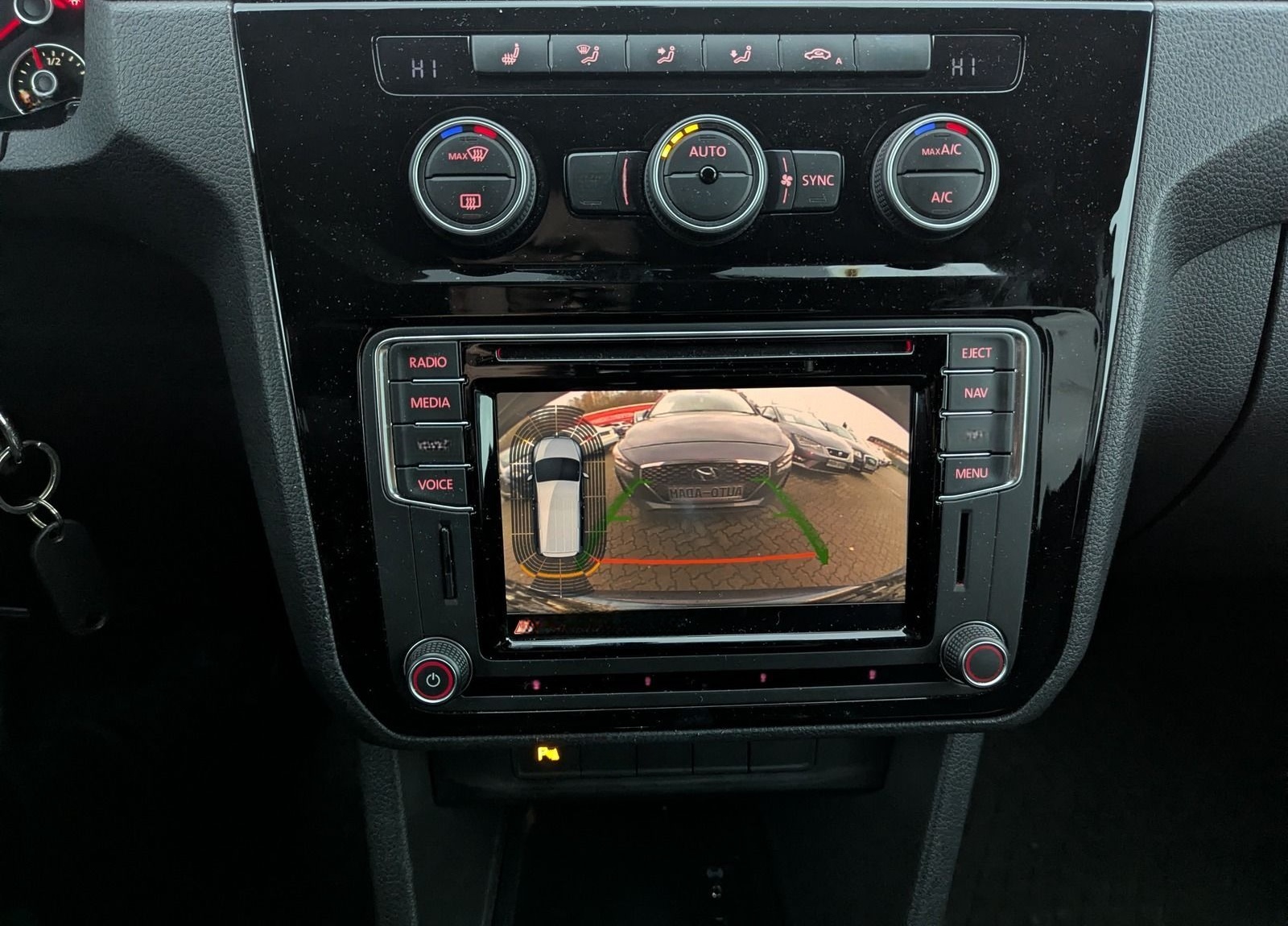 Volkswagen Caddy 1.4 TSI 92 KW Highline*Autom.*91.525 Km foto 11