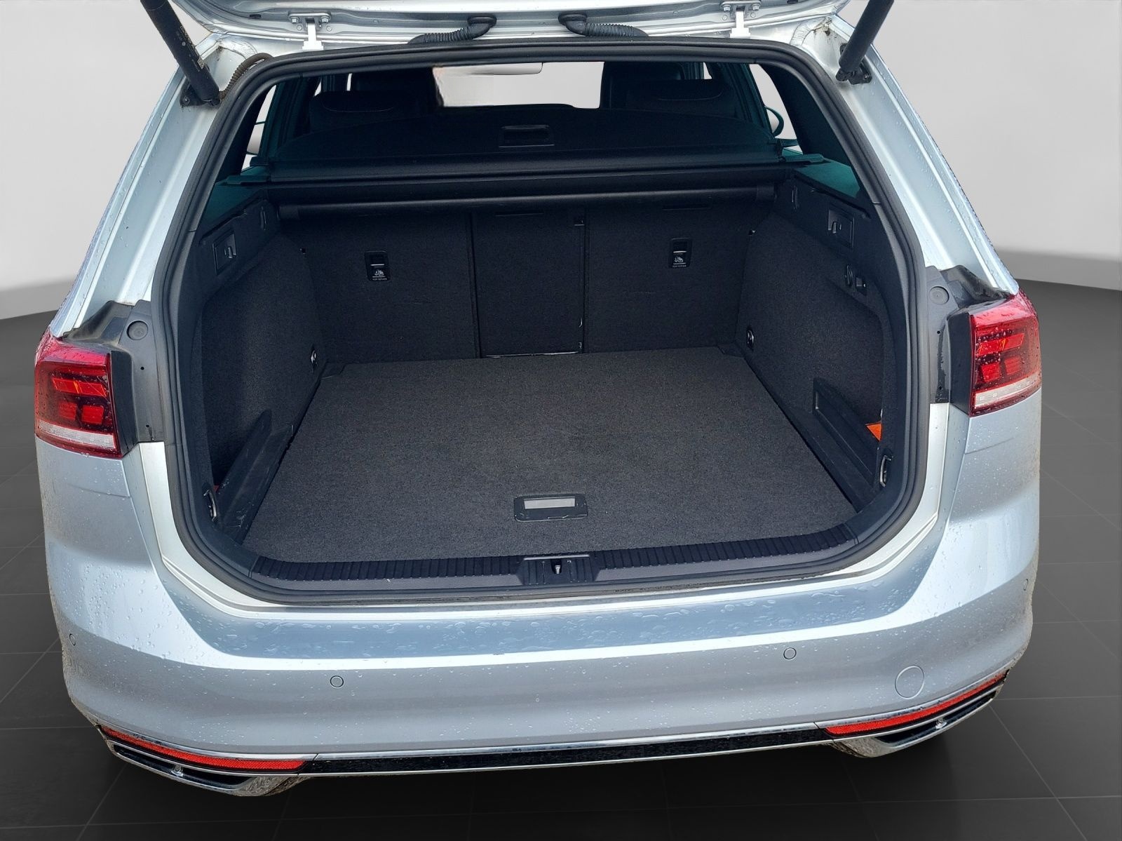 Volkswagen Passat Variant 2.0 TDI DSG R-LINE LED LM18 AHK foto 16