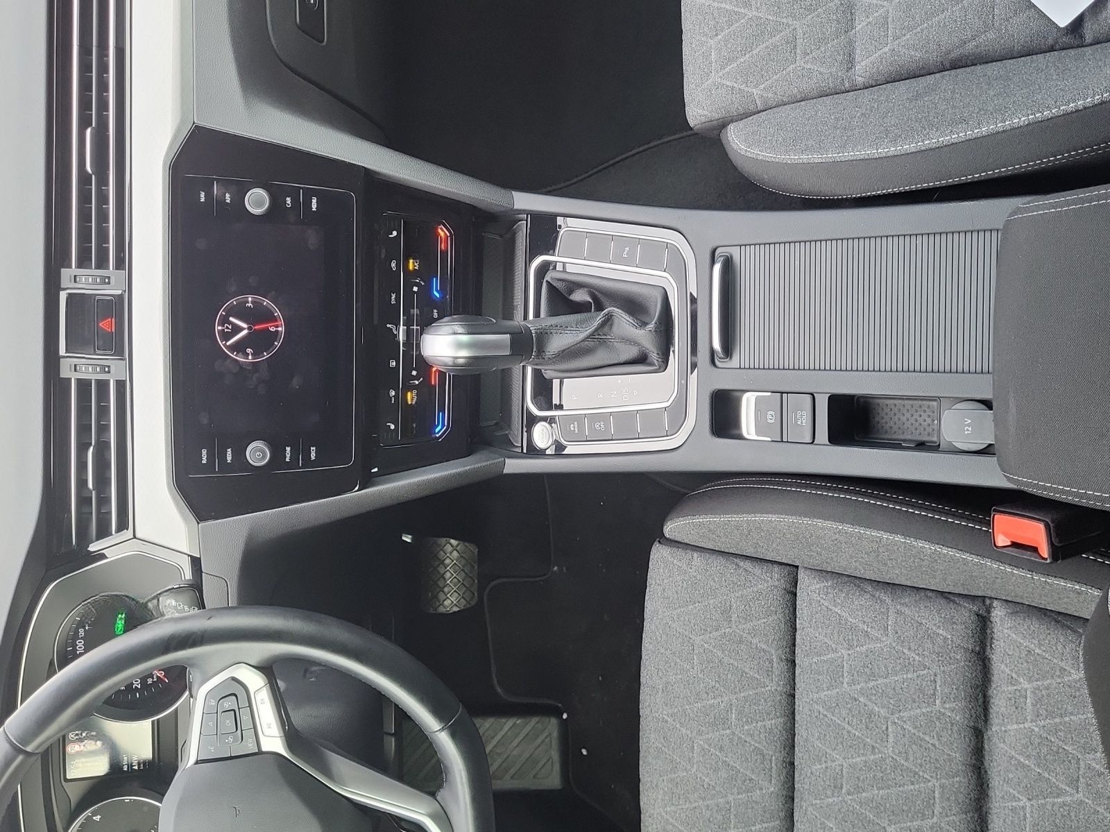 Volkswagen Passat Variant 2.0 TDI DSG R-LINE LED LM18 AHK foto 6