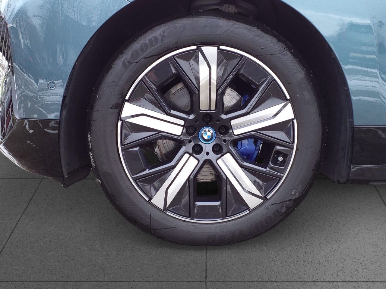BMW iX xDrive 40 Sport LiCoProf DaPro St&Go HUD 21" foto 18