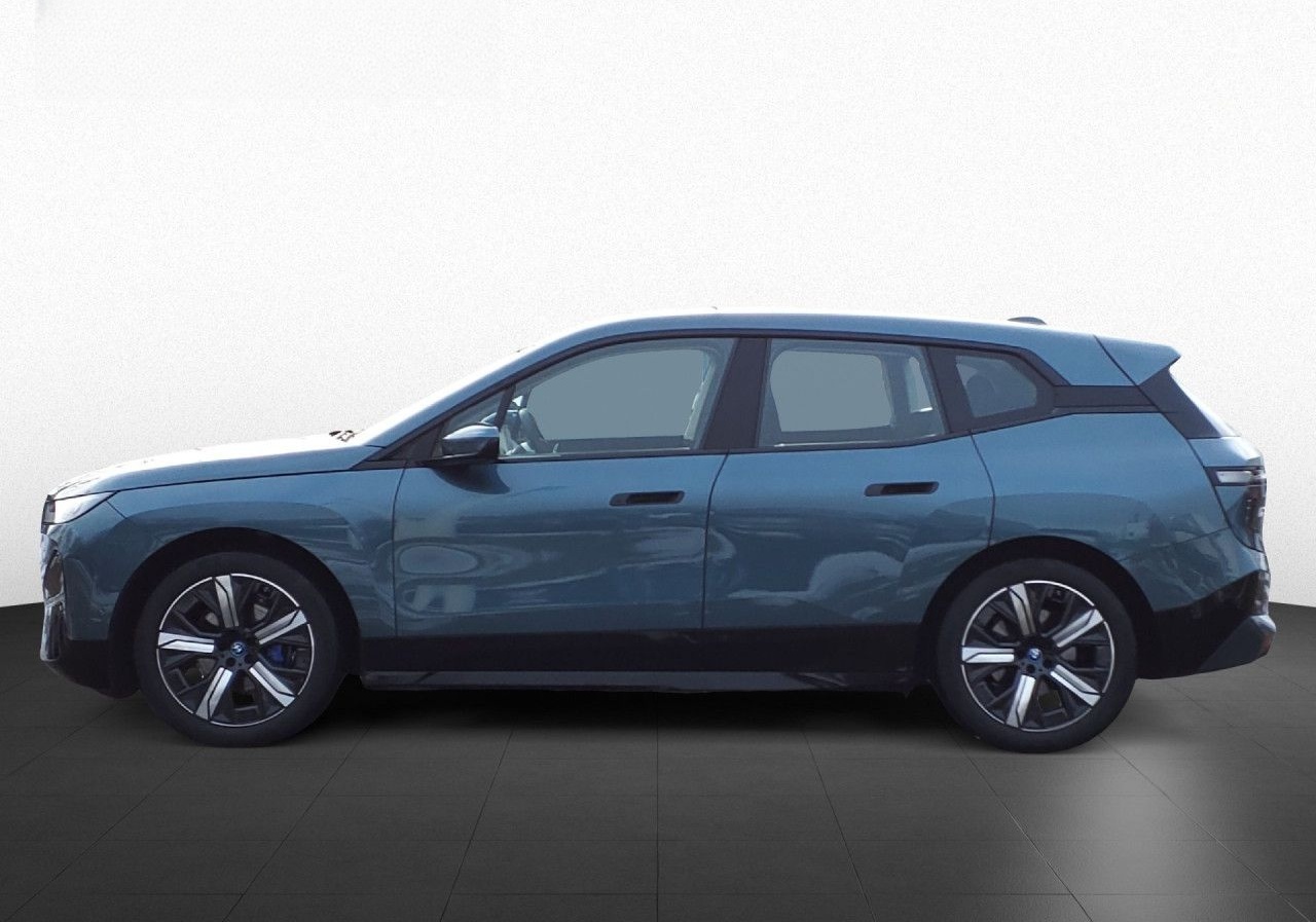BMW iX xDrive 40 Sport LiCoProf DaPro St&Go HUD 21" foto 10