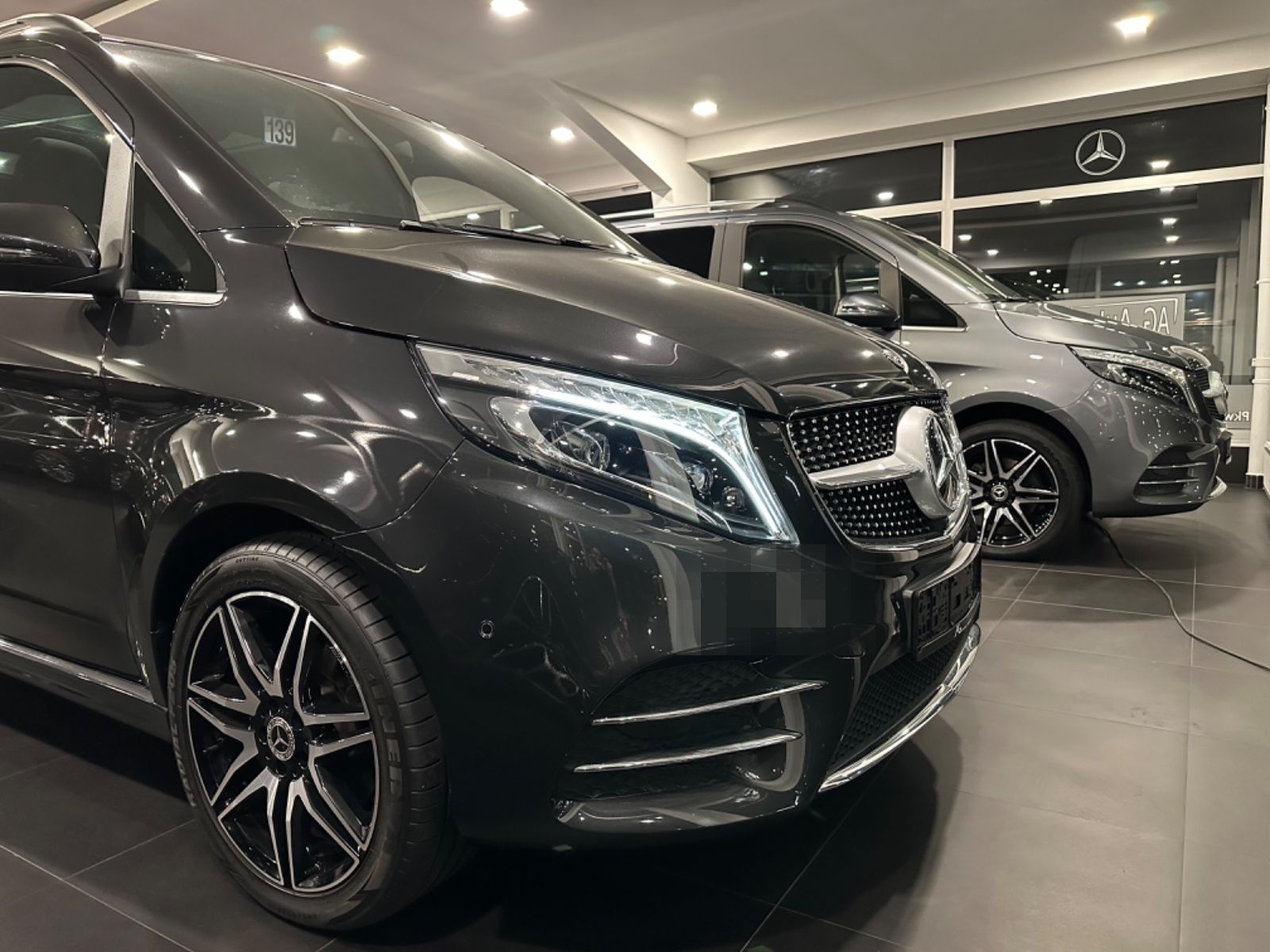 Mercedes-Benz V 300d*EXCLUSIVE*4MATIC*AMG*7Sitzer*StHz*Konsole foto 2