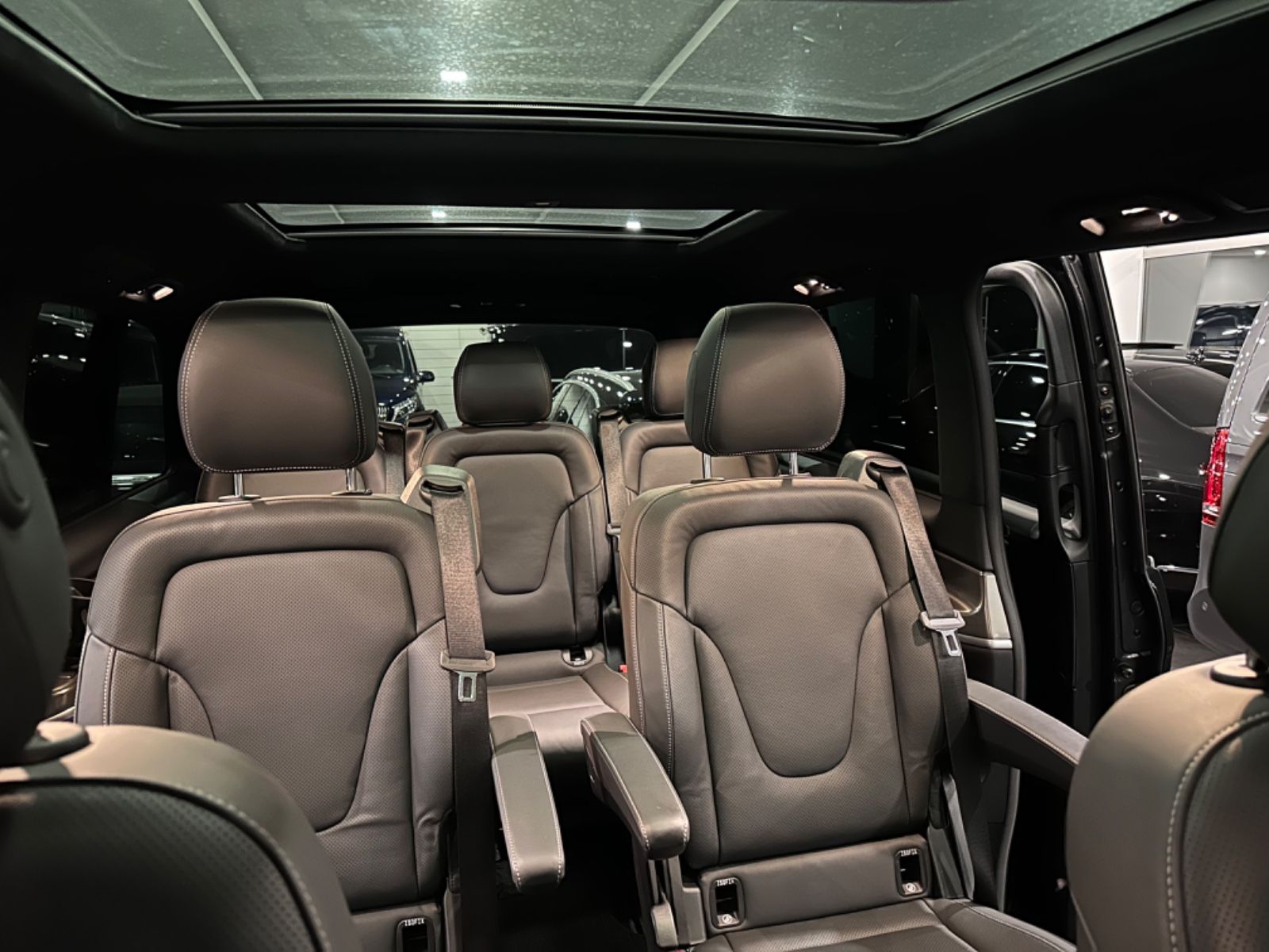 Mercedes-Benz V 300d*EXCLUSIVE*4MATIC*AMG*7Sitzer*StHz*Konsole foto 17