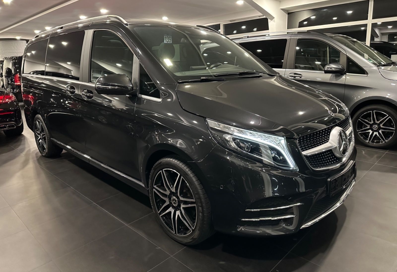 Mercedes-Benz V 300d*EXCLUSIVE*4MATIC*AMG*7Sitzer*StHz*Konsole foto 3