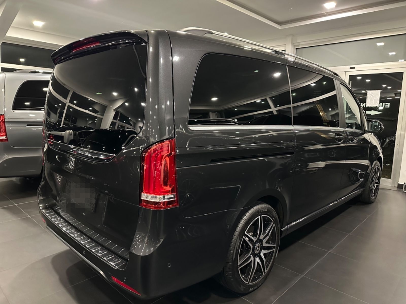 Mercedes-Benz V 300d*EXCLUSIVE*4MATIC*AMG*7Sitzer*StHz*Konsole foto 4