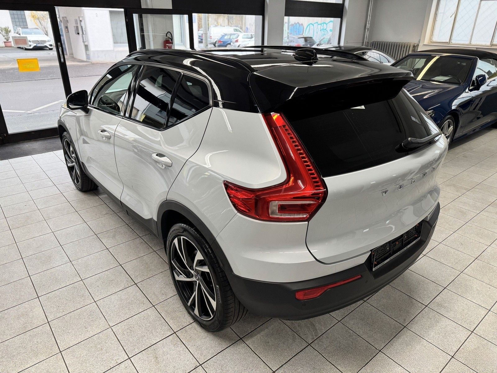 Volvo XC40 B4 B Aut. R-Design PANORAMA AHK ACC 360° foto 11