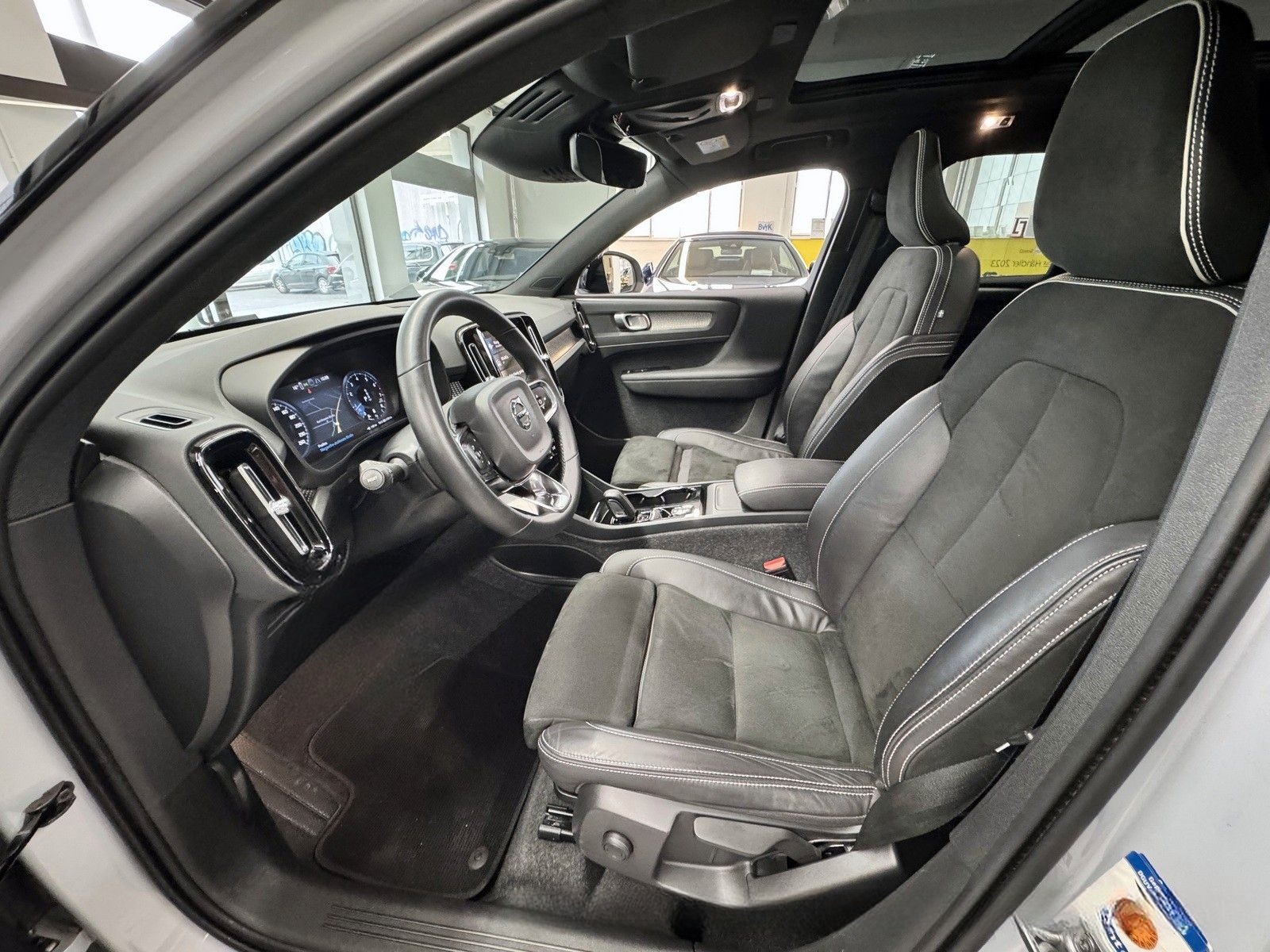 Volvo XC40 B4 B Aut. R-Design PANORAMA AHK ACC 360° foto 16