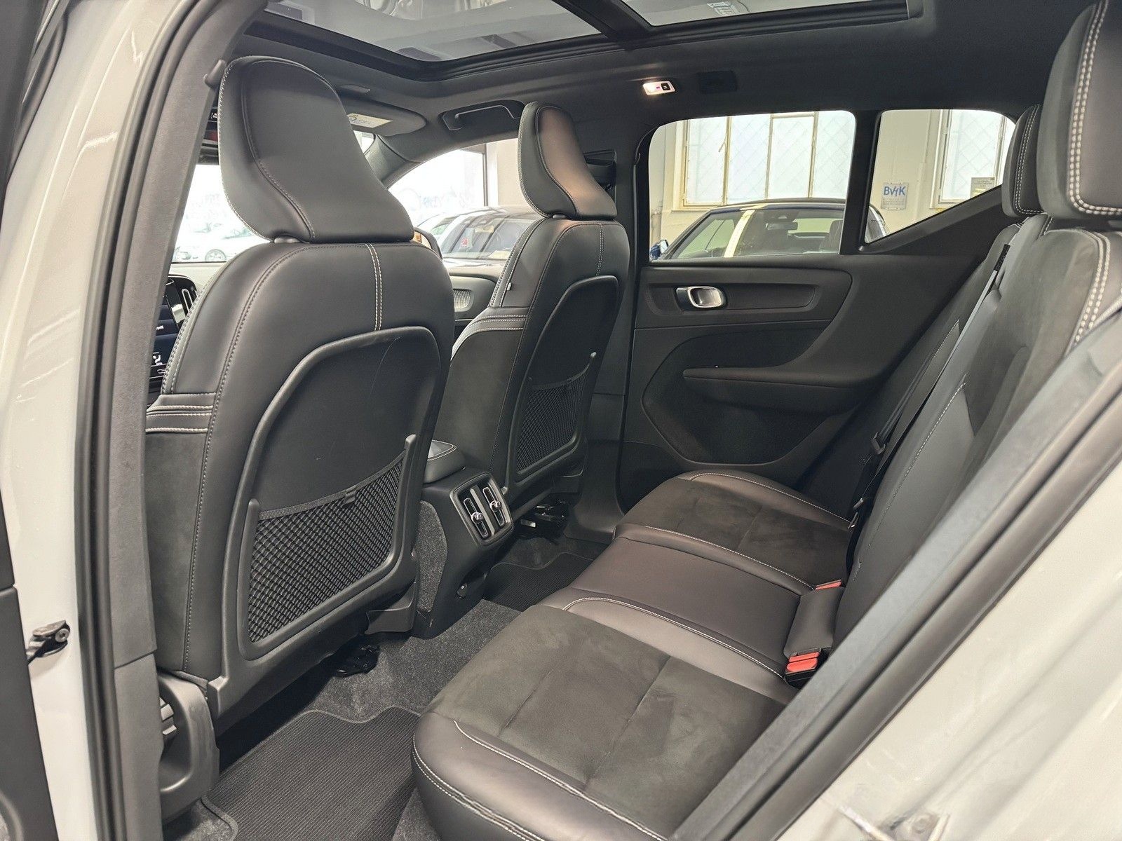 Volvo XC40 B4 B Aut. R-Design PANORAMA AHK ACC 360° foto 17