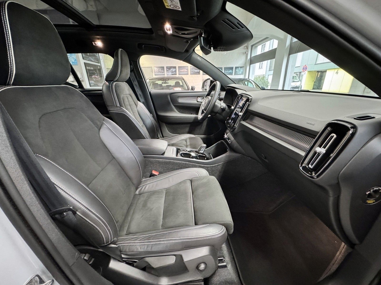 Volvo XC40 B4 B Aut. R-Design PANORAMA AHK ACC 360° foto 22