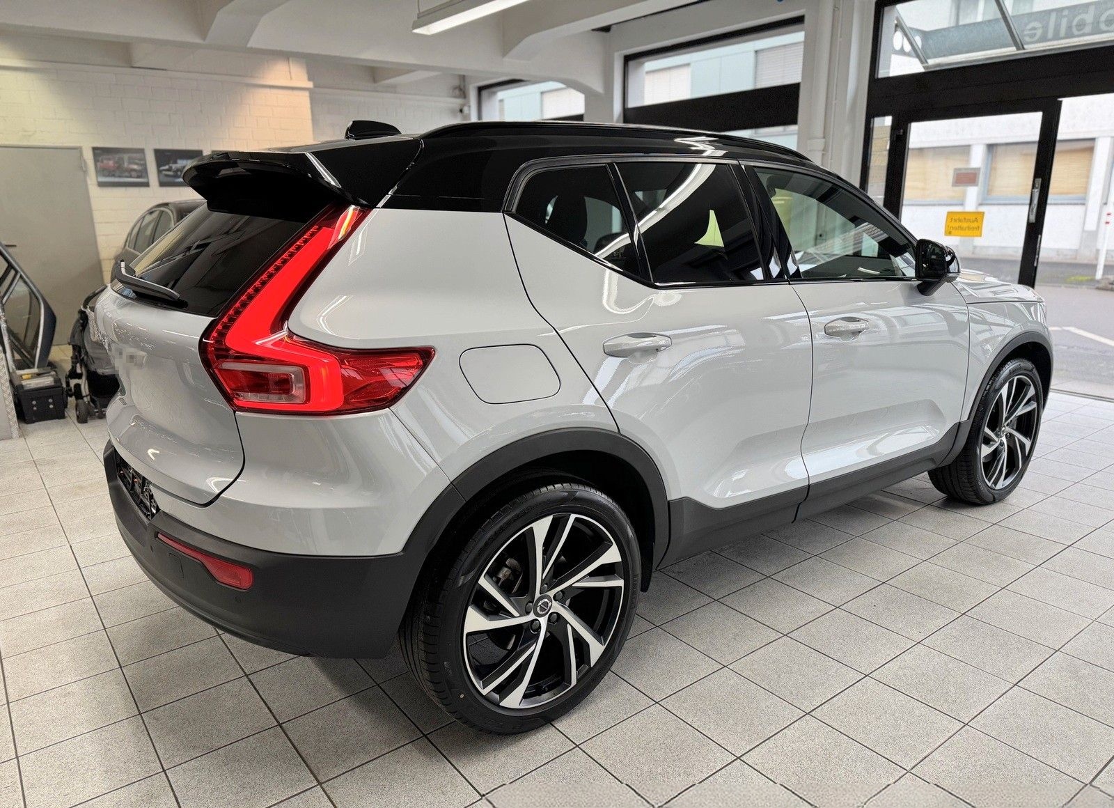 Volvo XC40 B4 B Aut. R-Design PANORAMA AHK ACC 360° foto 8