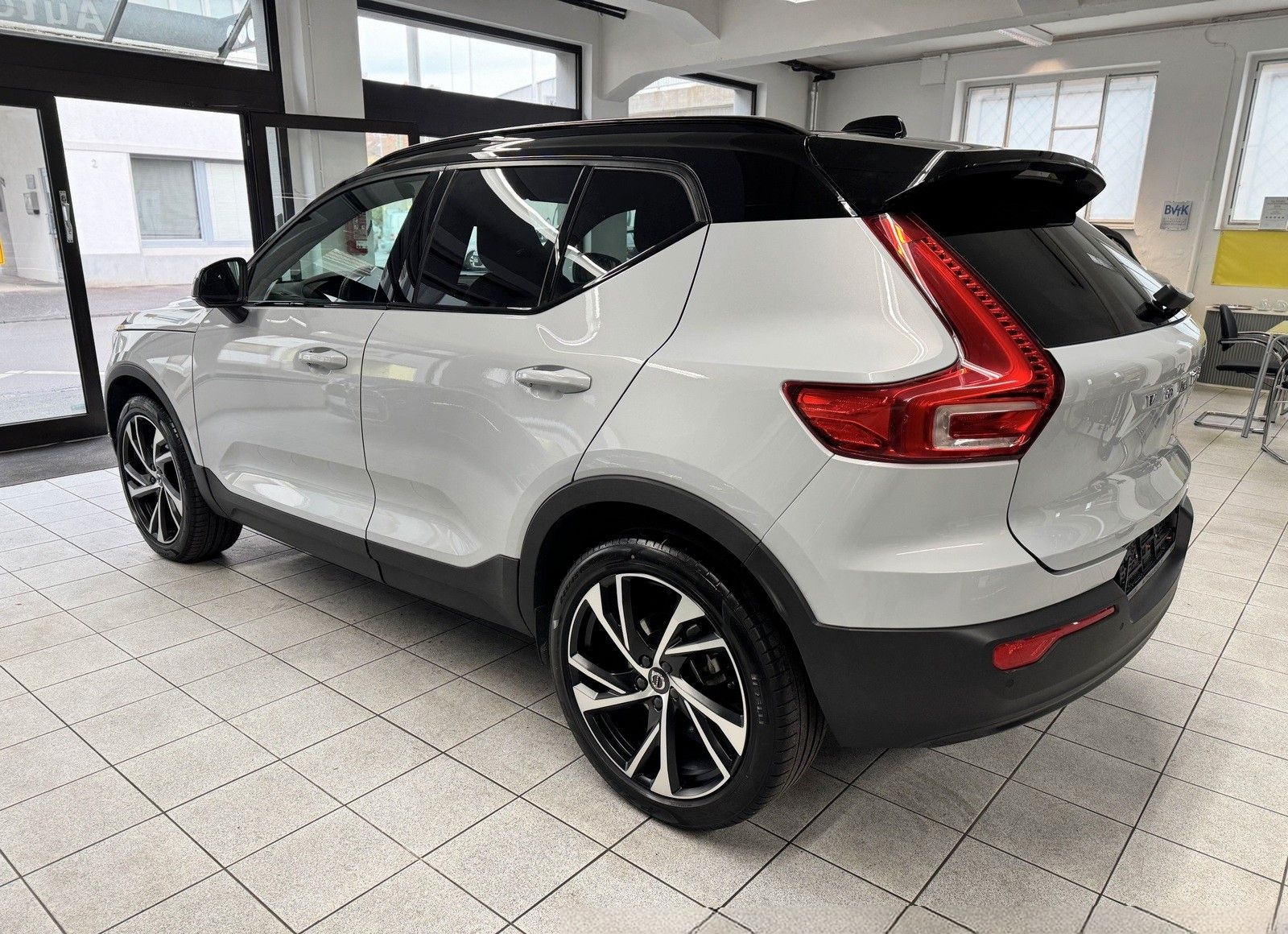 Volvo XC40 B4 B Aut. R-Design PANORAMA AHK ACC 360° foto 10