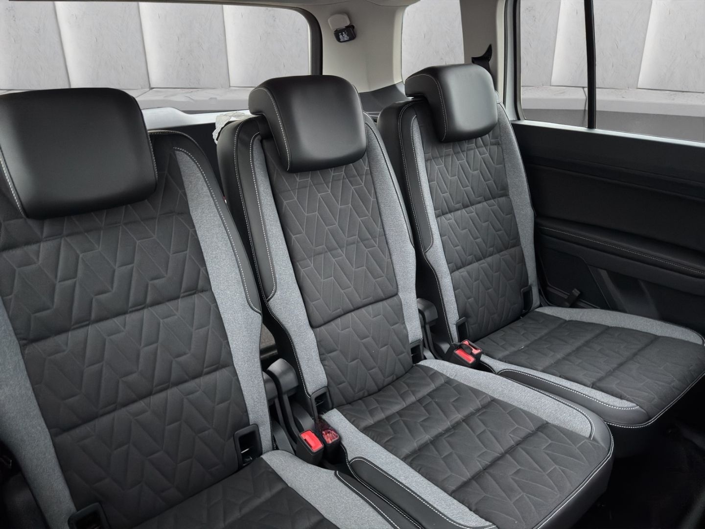 Volkswagen Touran R-LINE 1.5TSI DSG AHK,7-SITZE,SPORTFAHRW. foto 14