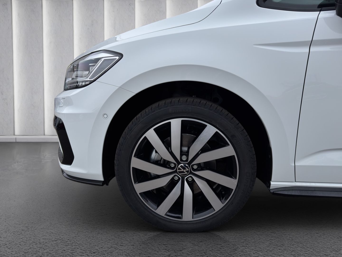 Volkswagen Touran R-LINE 1.5TSI DSG AHK,7-SITZE,SPORTFAHRW. foto 16