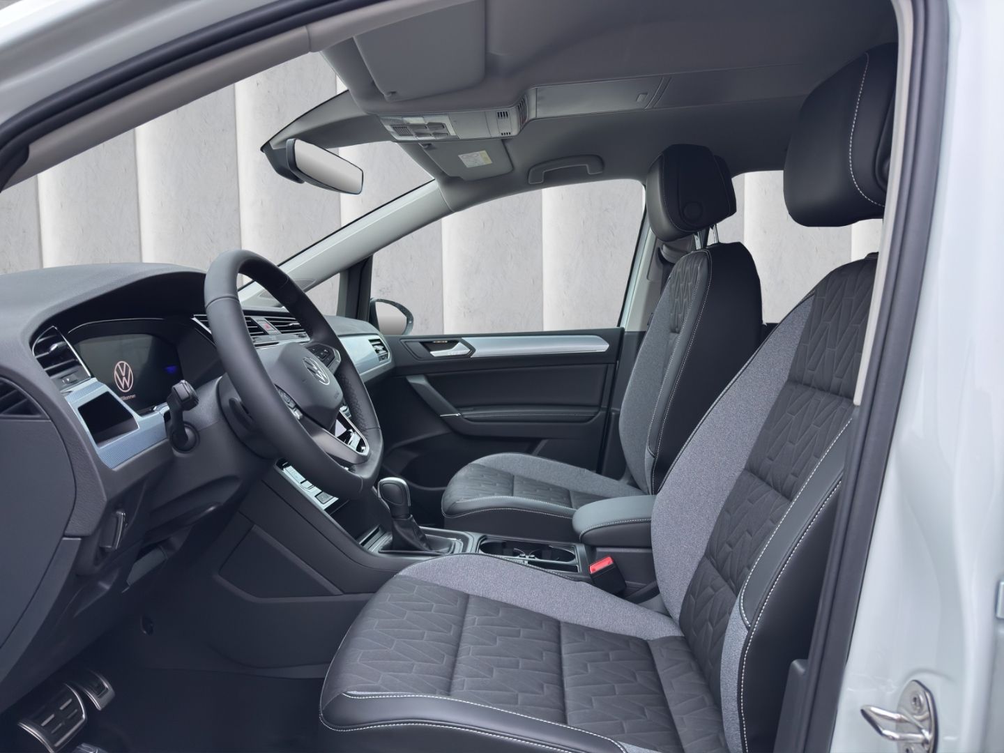 Volkswagen Touran R-LINE 1.5TSI DSG AHK,7-SITZE,SPORTFAHRW. foto 7