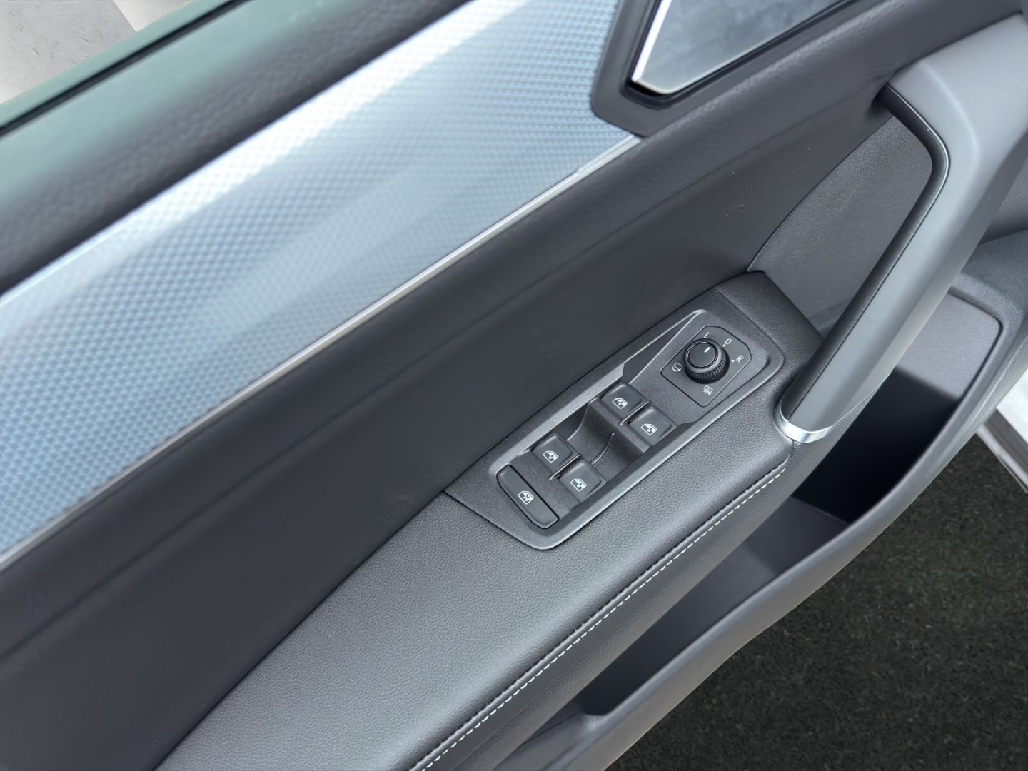 Volkswagen Touran R-LINE 1.5TSI DSG AHK,7-SITZE,SPORTFAHRW. foto 8