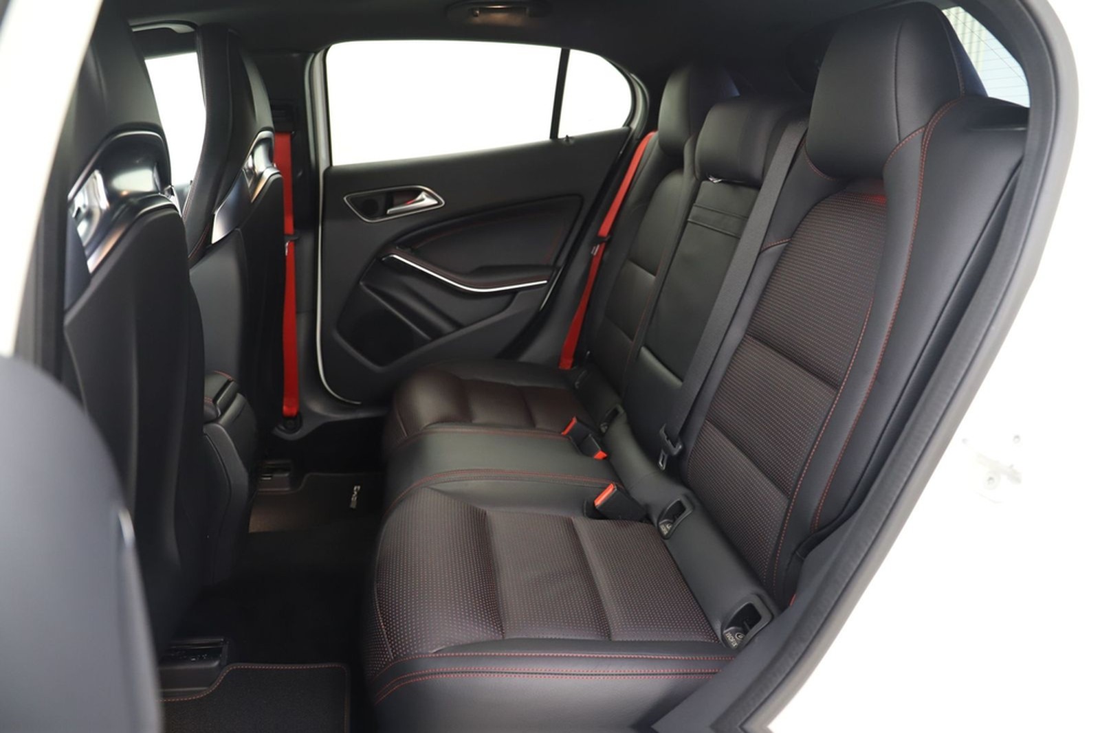 Mercedes-Benz GLA 45 AMG 381PS 7G 4M CARBON PAGA Performance foto 11
