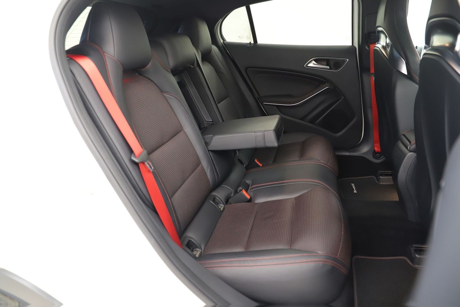 Mercedes-Benz GLA 45 AMG 381PS 7G 4M CARBON PAGA Performance foto 12
