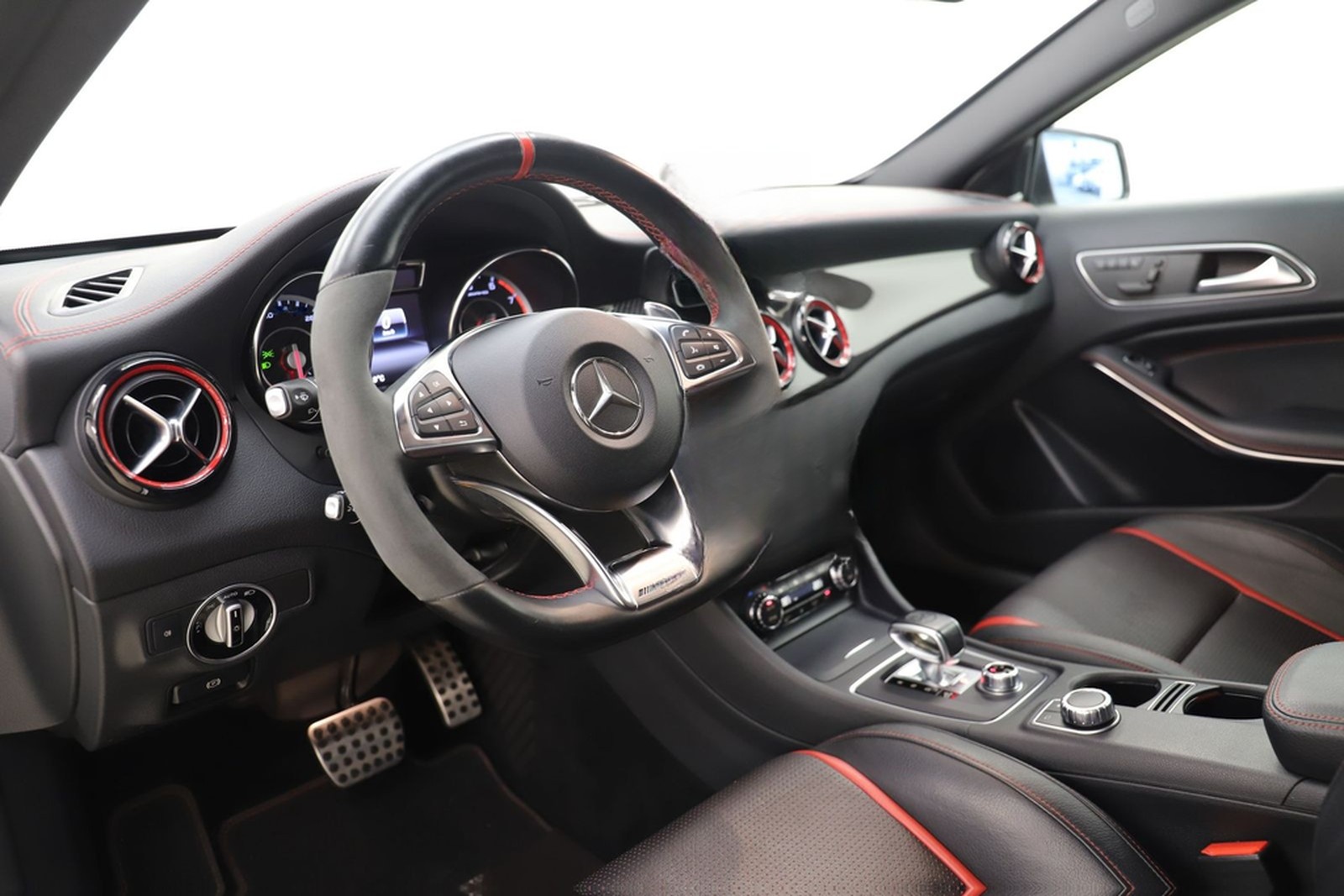 Mercedes-Benz GLA 45 AMG 381PS 7G 4M CARBON PAGA Performance foto 13