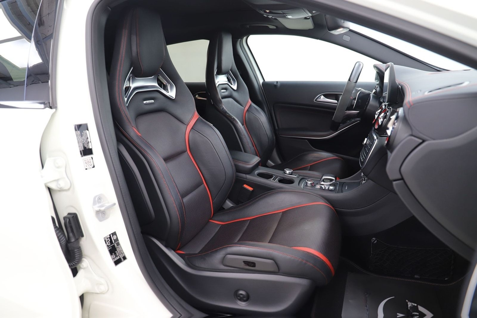 Mercedes-Benz GLA 45 AMG 381PS 7G 4M CARBON PAGA Performance foto 10