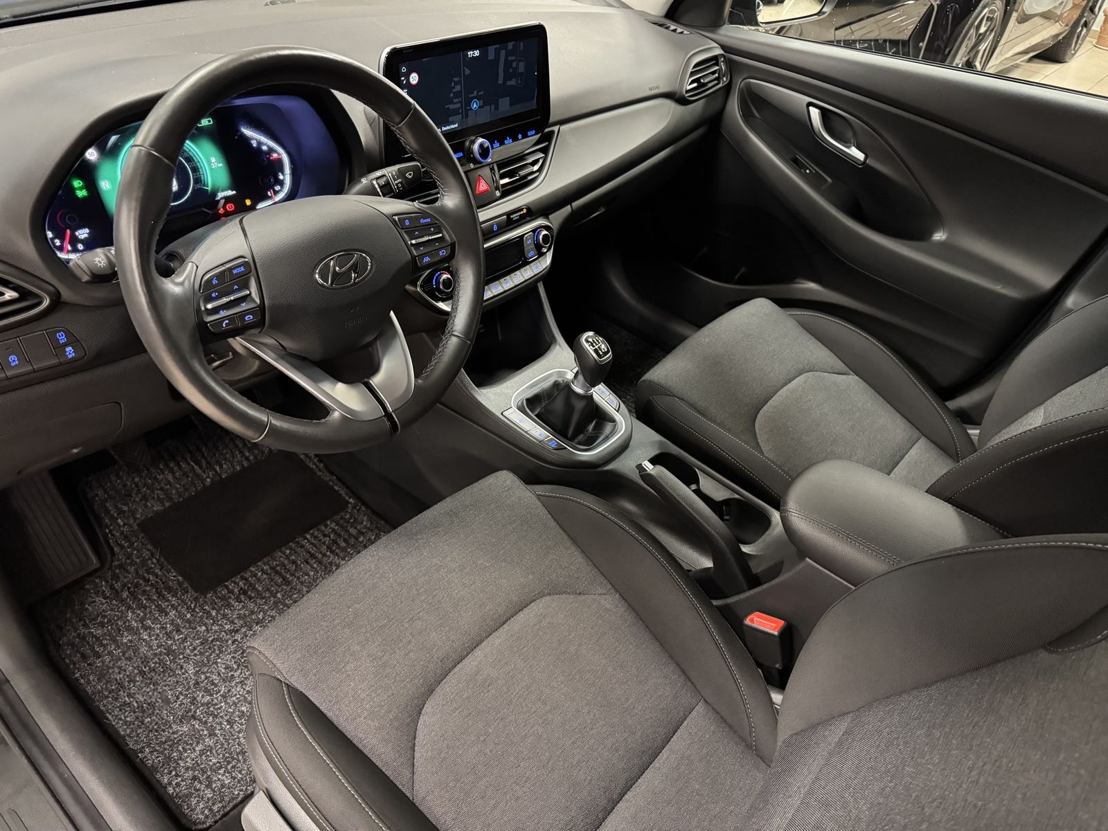 Hyundai i30 Fastback Edition 30+ LED R.Cam DAB+ Navi SHZ foto 12