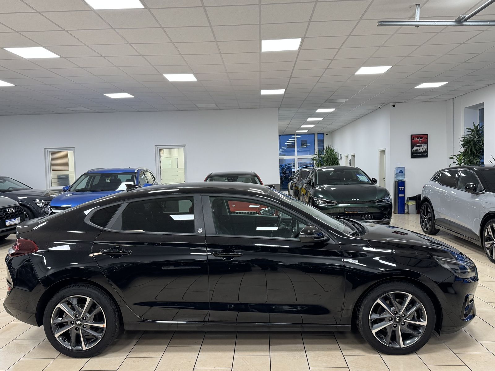 Hyundai i30 Fastback Edition 30+ LED R.Cam DAB+ Navi SHZ foto 4