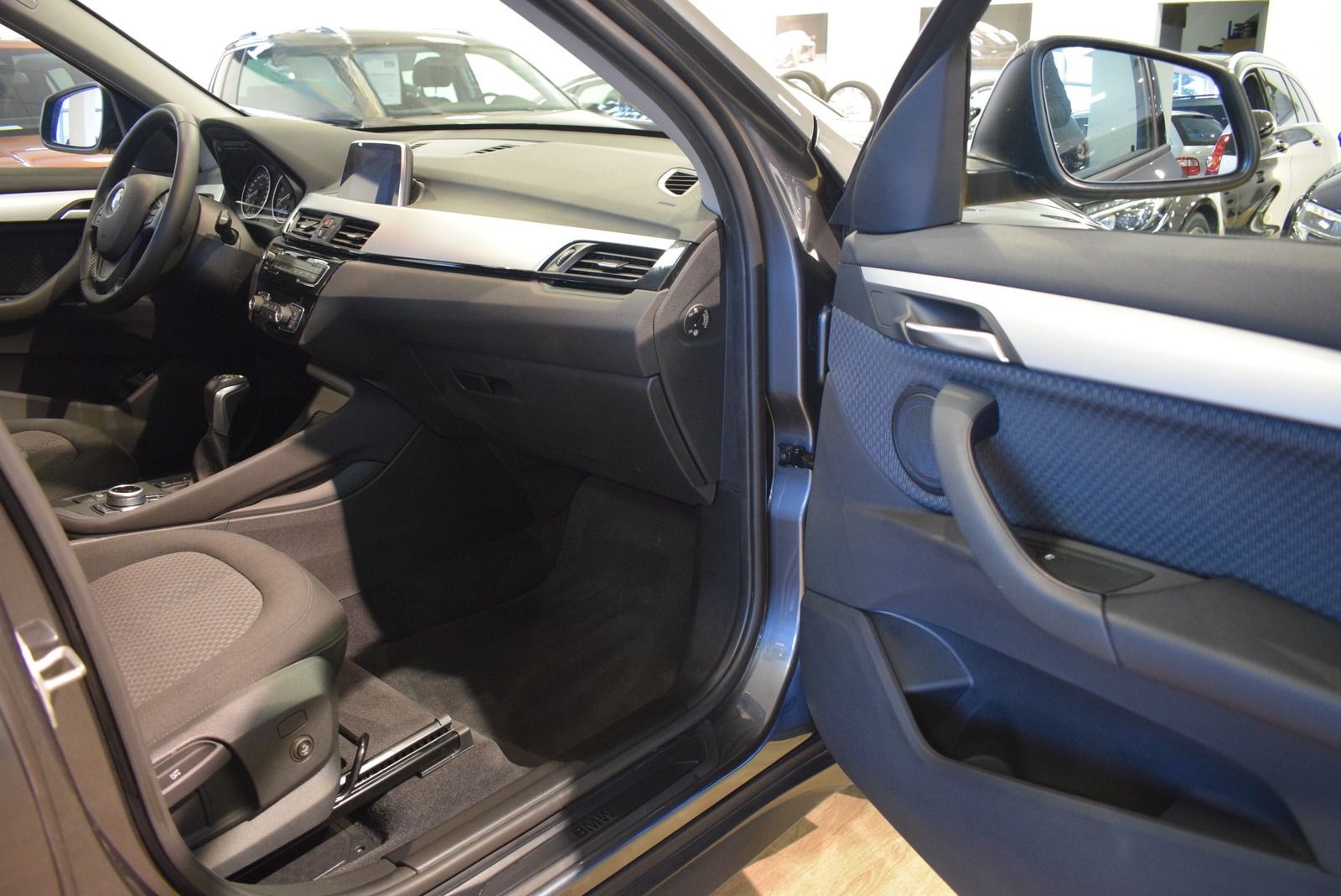 BMW X1 xDrive20i NAVI/SITZH./PDC/TEMPOMAT/KLIMAAUT. foto 18